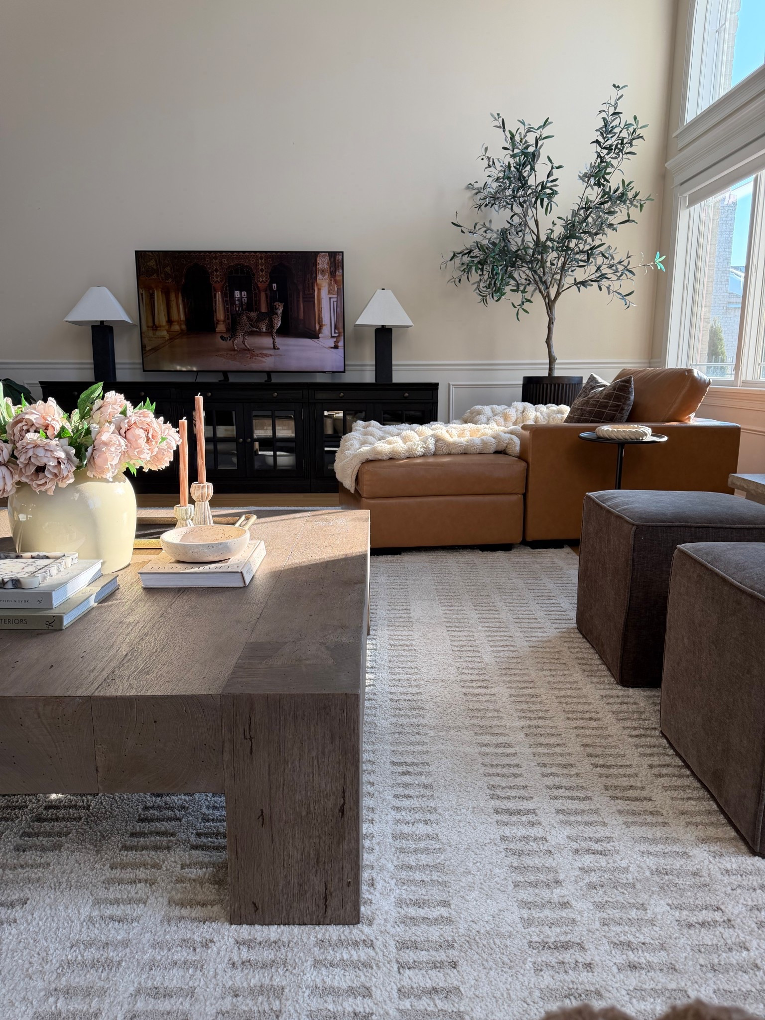 Texture + tone 🤍
This rug adds warmth without overwhelming the space.

Linked here on LTK.

#LTKHome #LTKSaleAlert