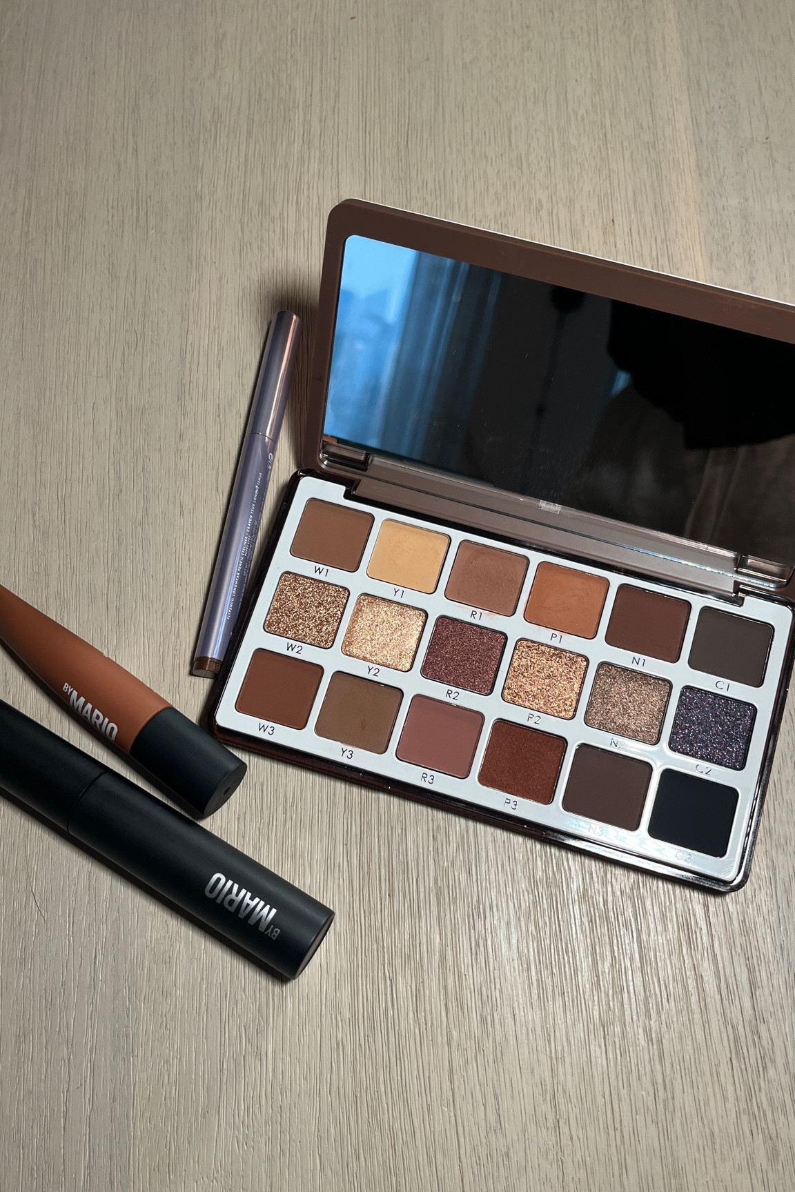 chocolate brown makeup - winter staples from @sephora !!! Make sure to check out Sephora's
beauty insider program for incredible rewards and also try their buy online & pick up in
store or my personal fav.
SAME DAY DELIVERY
#sephorahaul
#sephorapartner