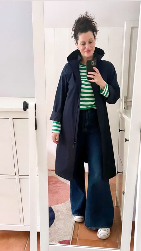 . Navy blocktech parka #uniqlo (linked) 
. Striped green/white tee #monki (similar, linked)
. Flare jeans #levis (linked) 
. White leather Chuck Taylor high tops #converse (linked)
. Pinky red lipstick #rouje (similar, linked)


#LTKxUNIQLO #LTKmidsize #LTKfrance