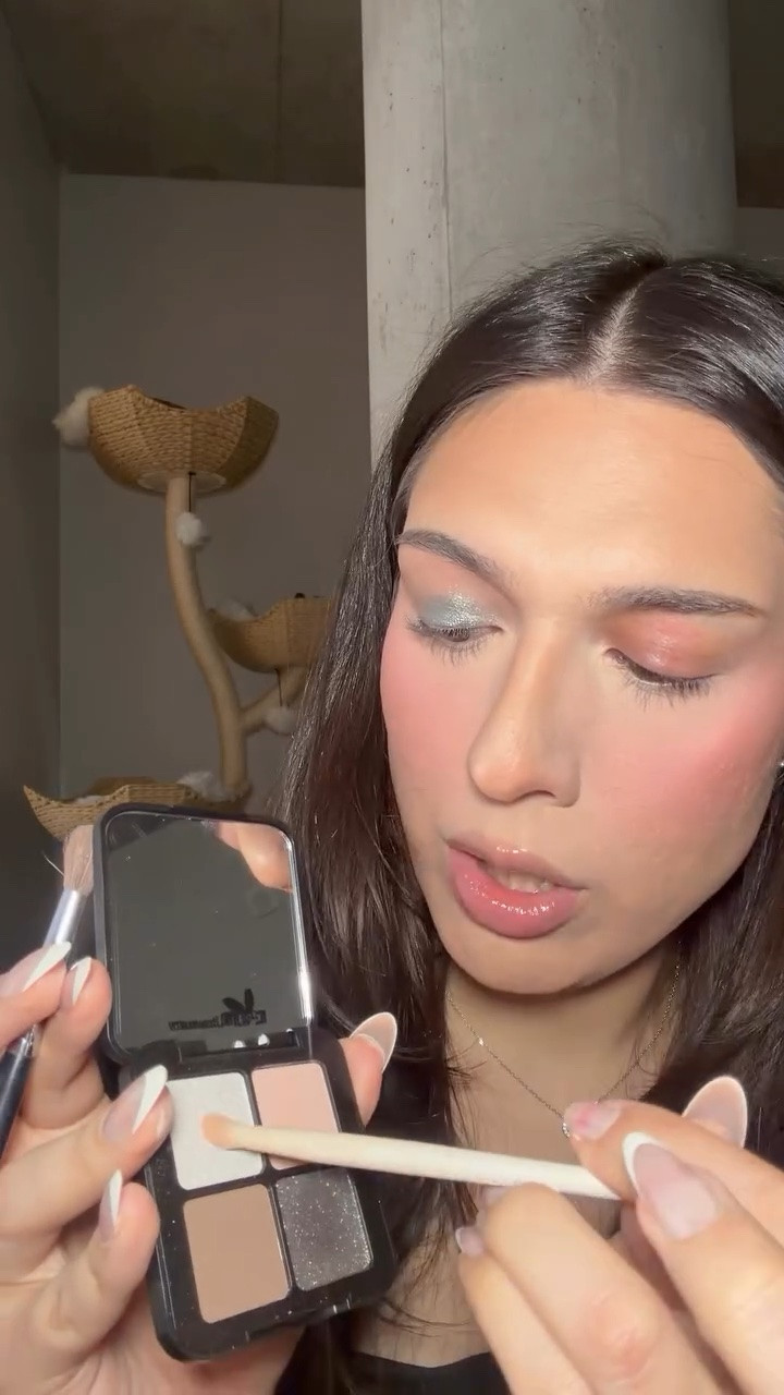 First impressions of the @r.e.m.beauty dangerous woman collection 😈
#dangerouswoman #rembeauty #makeup