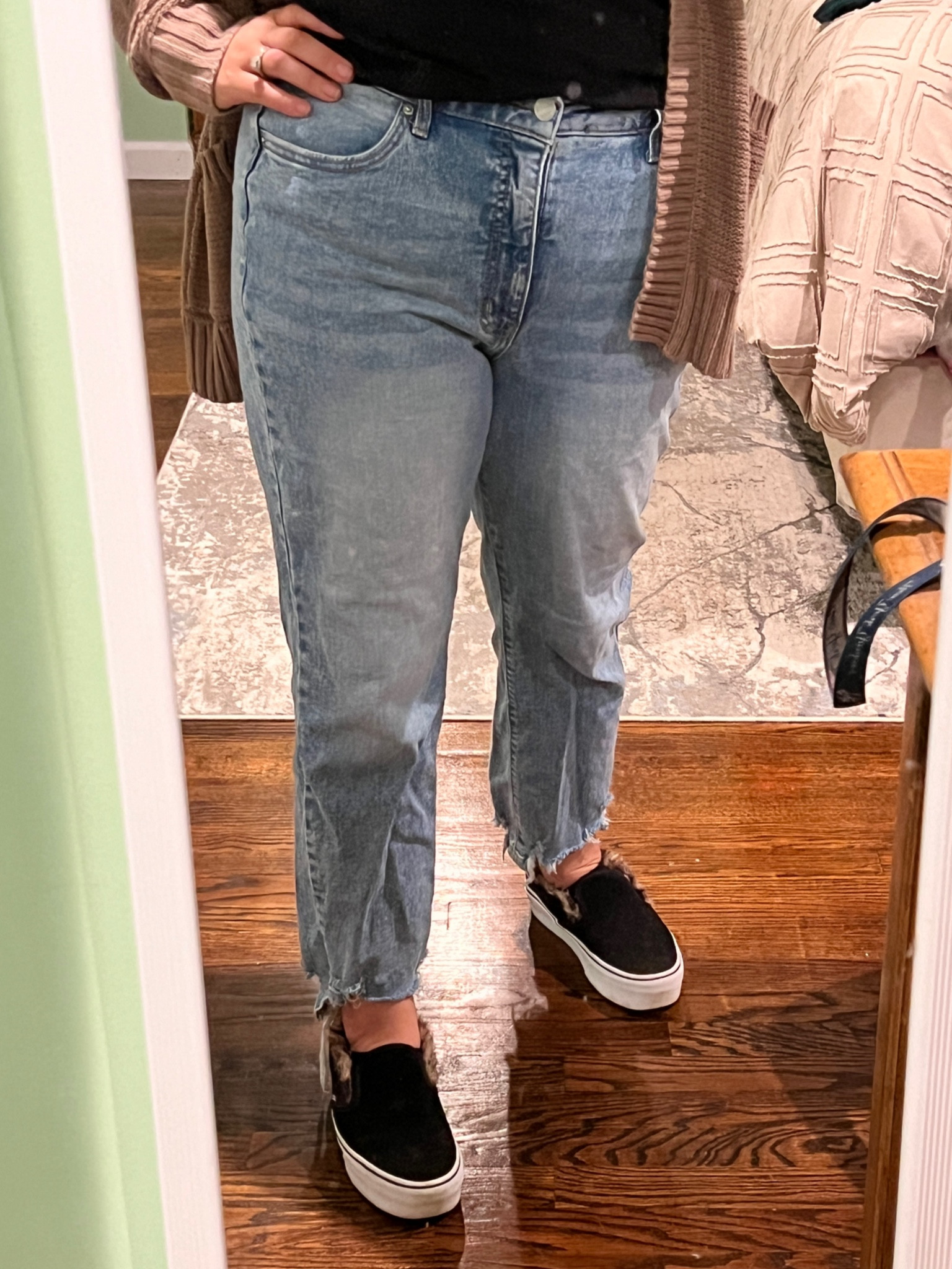 Inexpensive mom jeanss

#LTKMidsize #LTKFindsUnder100 #LTKSeasonal