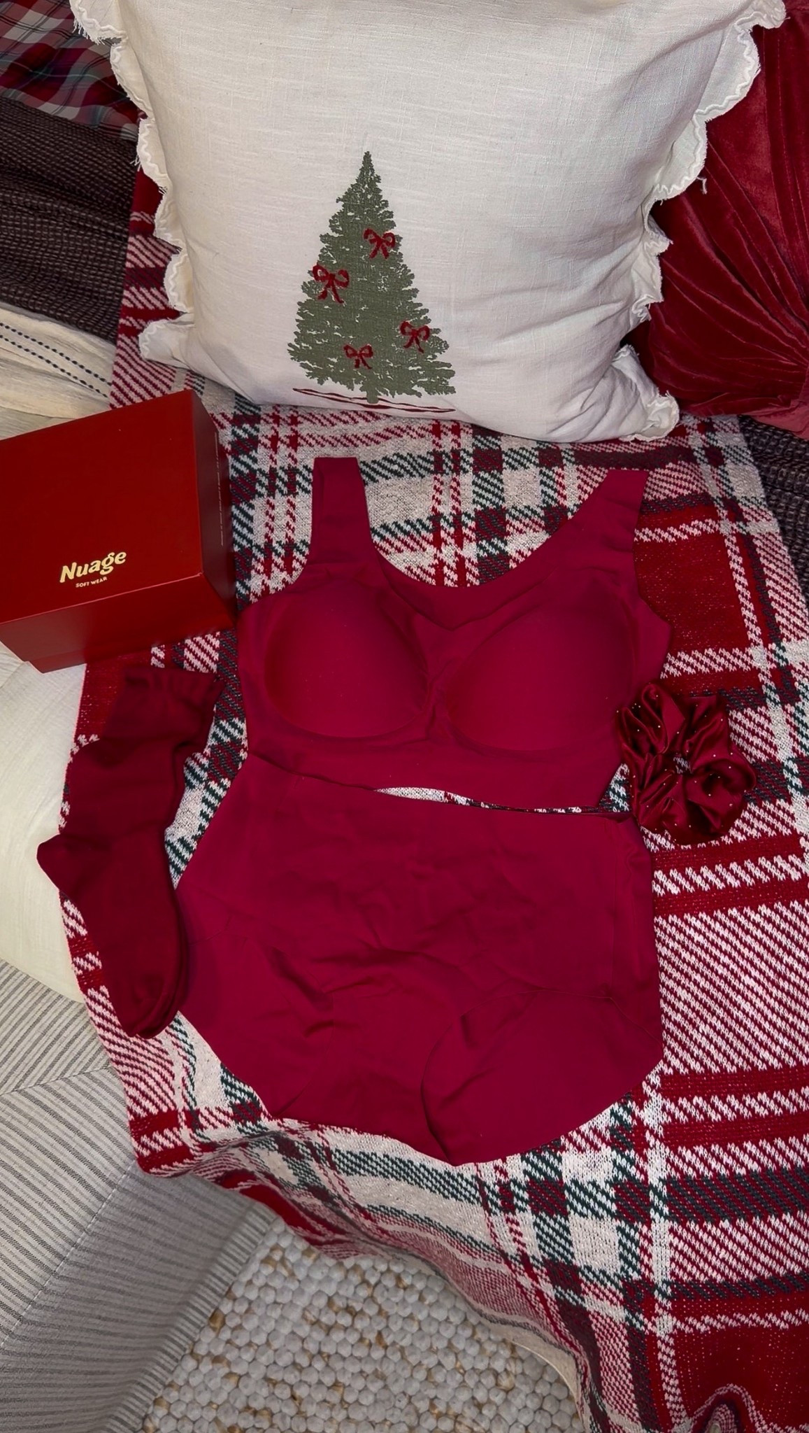 Holiday lights on, cozy vibes all day, and comfort that moves with me from morning stretches to evening winds-down. The prettiest season deserves the most comfortable layers underneath. ✨🎄

#nuagewears #seamlessunderwear #nowedgies #activeunderwear #performanceunderwear
#holidayathleisure #cozyholidayvibes #holidayathome #festivehome
#christmasathome #holidaydecorinspo #cozyseason #wintercozyness
#activewearstyle #athleisurewear #layeringseason #underleggings
#amazonfashion #amazonfinds #founditonamazon #ltkit #creatorstyle
#confidencefromwithin #comfortthatperforms


#LTKGiftGuide #LTKHoliday #LTKPlusSize