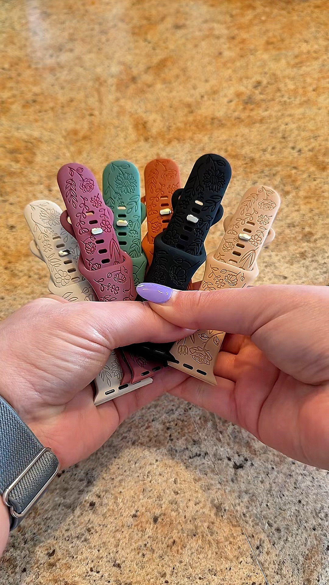 How cute are these floral engraved floral engraved Apple Watch bands?! My favorite part is that they are wipeable for us healthcare girlies! 