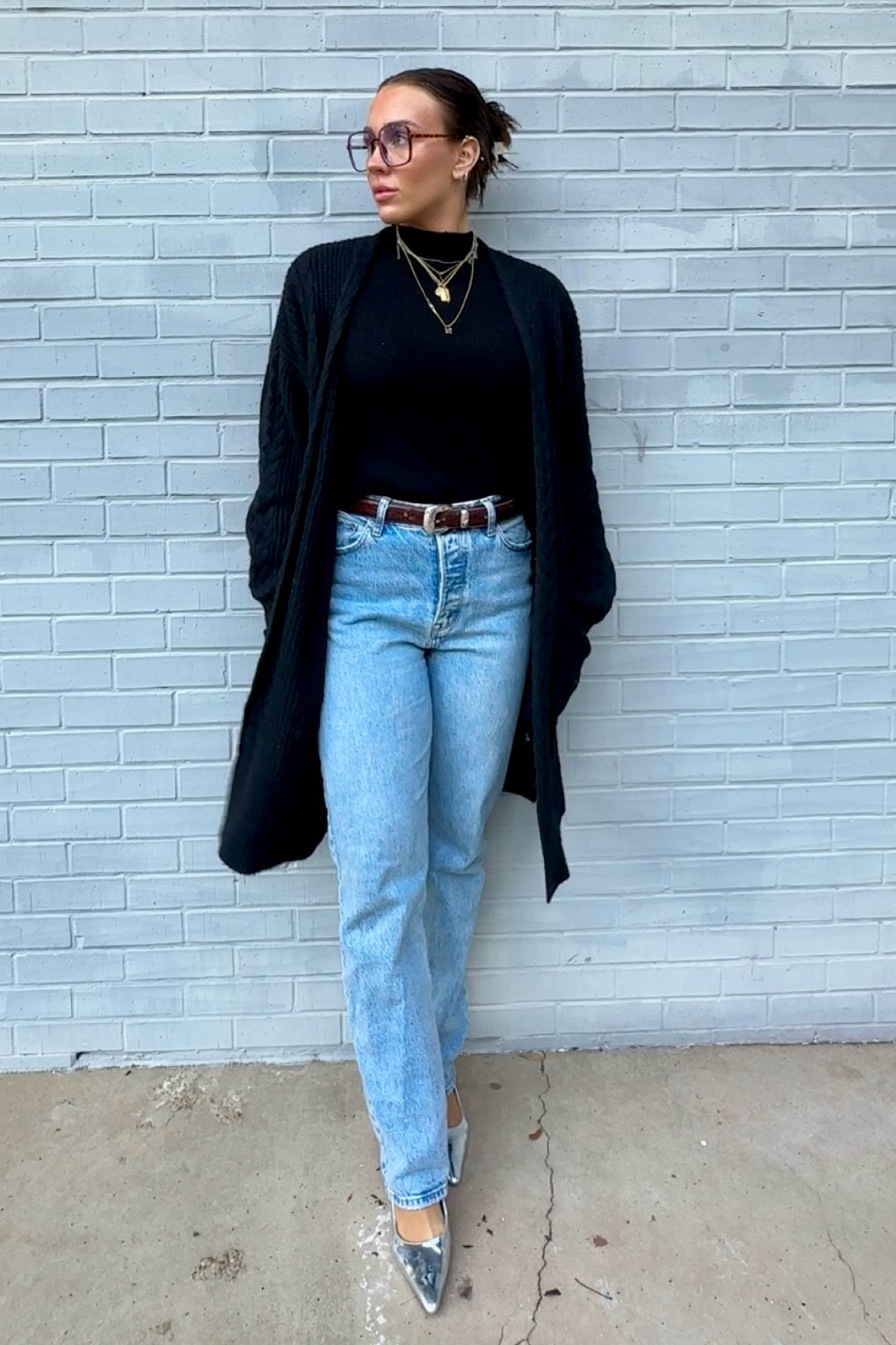 belt is thrifted and no brand found! Jeans are an 8, top is a medium! 