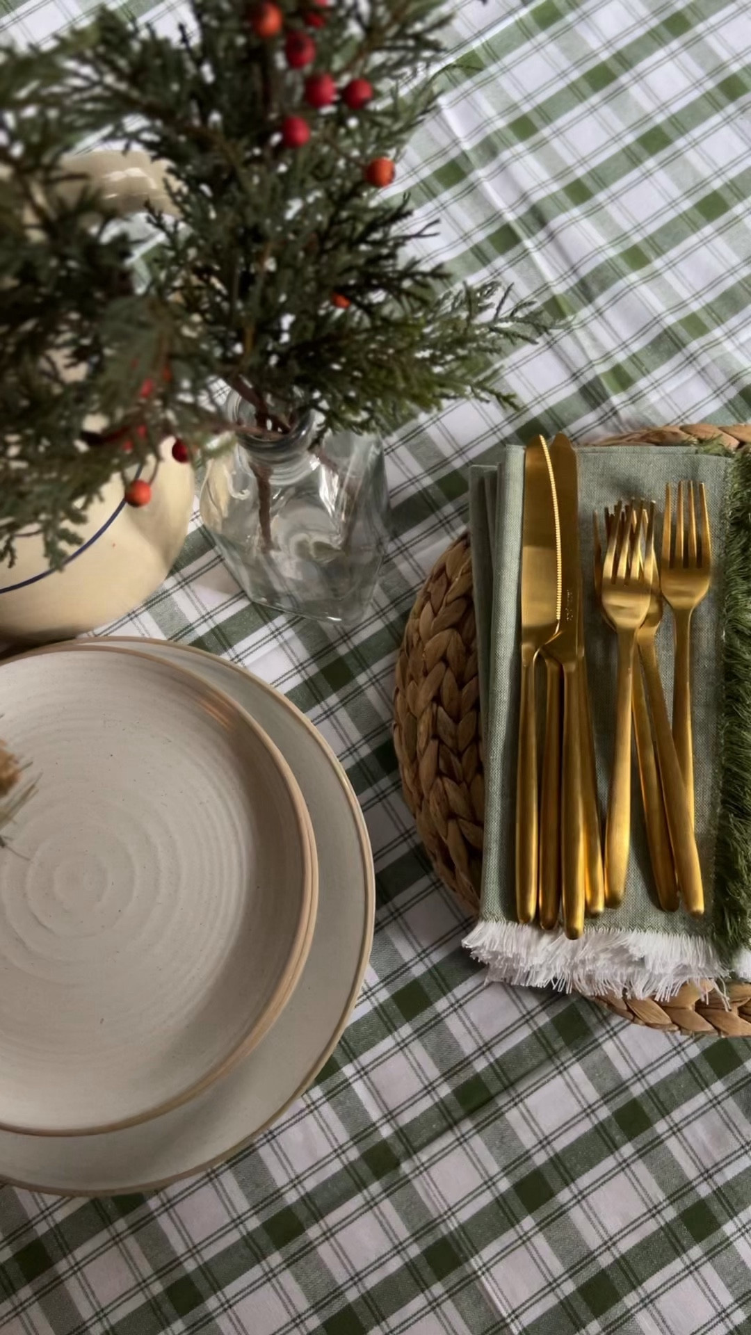 Amazon finds, Christmas table, Amazon Christmas decor, Amazon table scape, Christmas kitchen, Christmas tablecloth

#LTKSeasonal #LTKhome #LTKHoliday