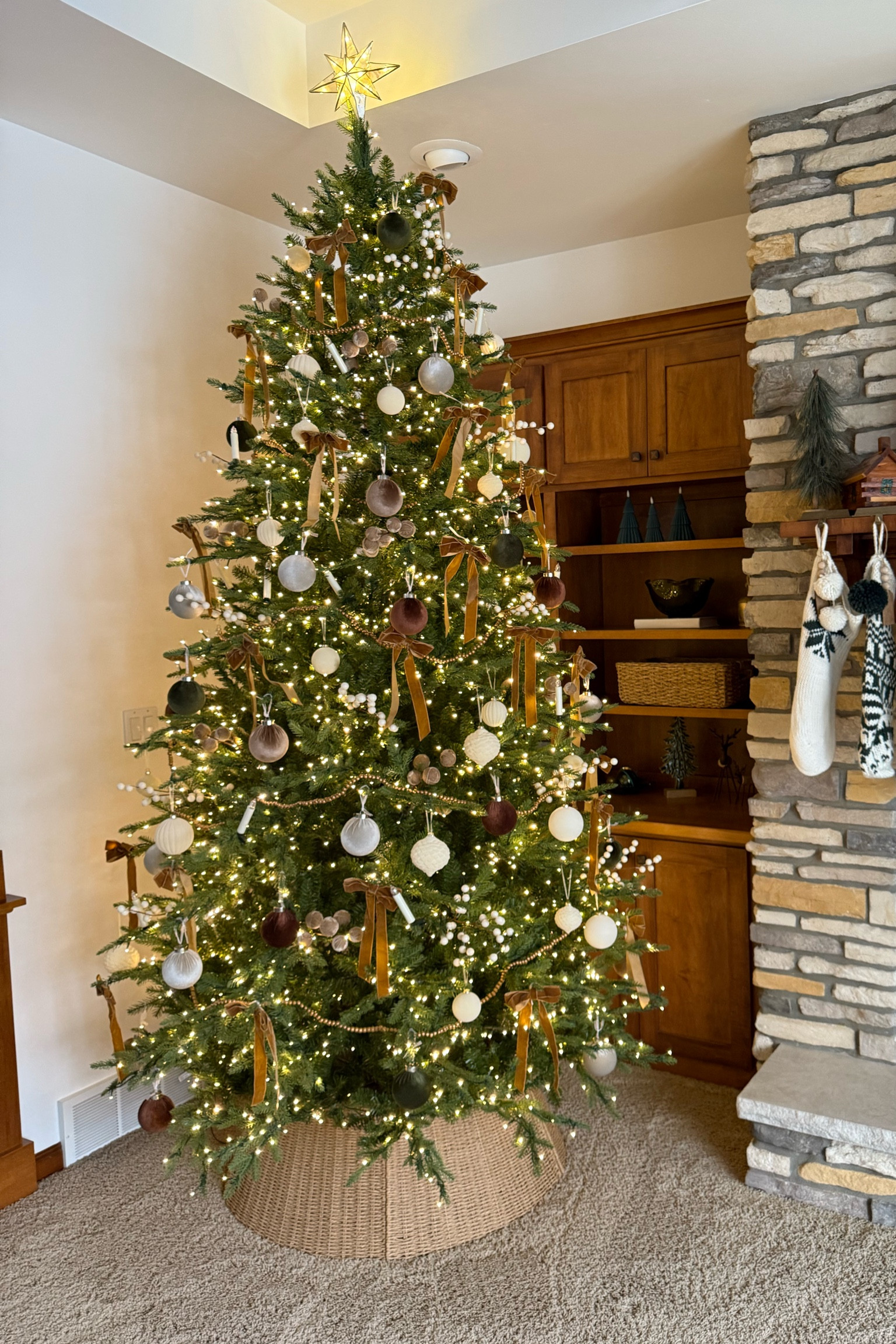 christmas tree / neutral vibes 🤍🤍🤍

#LTKHoliday #LTKSeasonal #LTKHome
