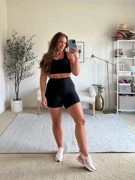 Off to the gym 🖤👟

Bra is high support- amazing for running or needed your chest strapped in 🙃 wearing my usual bra size

Biker shorts size 4
Nike air max sneakers so dang comfy!



#LTKunder100 #LTKSeasonal #LTKFitness