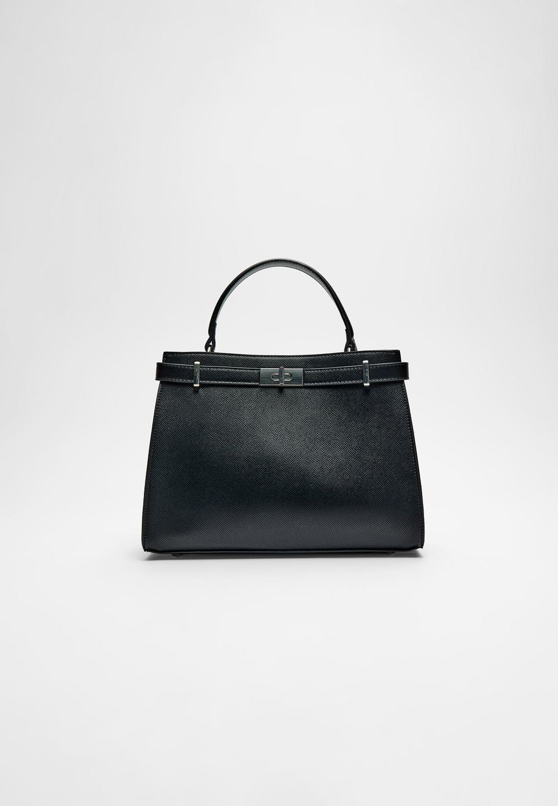 Tote-Bag mit Schnalle25,99 € inkl. MWSt./exkl. VersandkostenHINZUFÜGEN | Stradivarius DE