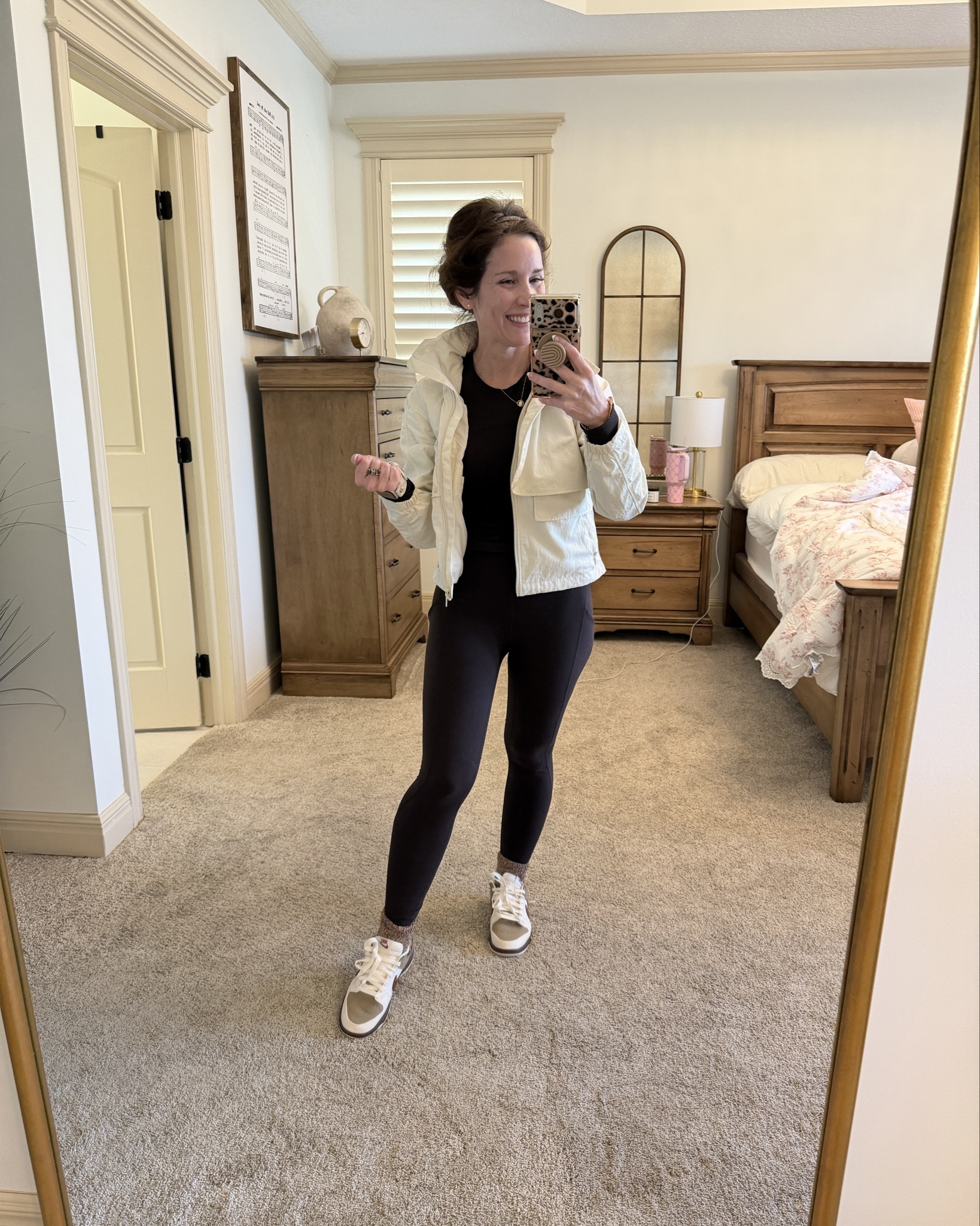 Athleisure look from @lululemon 