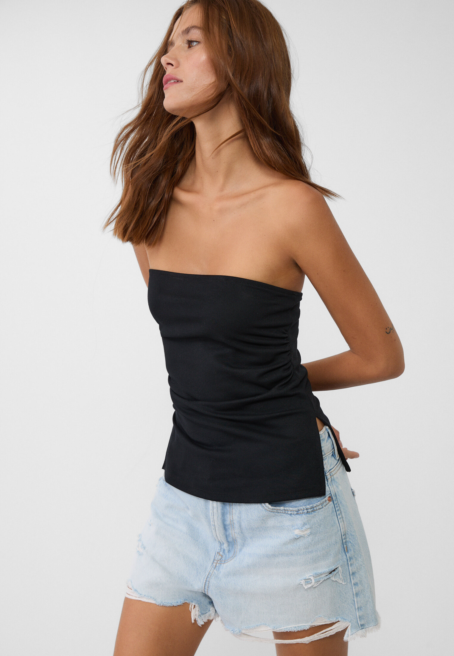 Bandeau-Top mit seitlichen Schlitzen - Mode für Damen | Stradivarius Deutschland | Stradivarius DE
