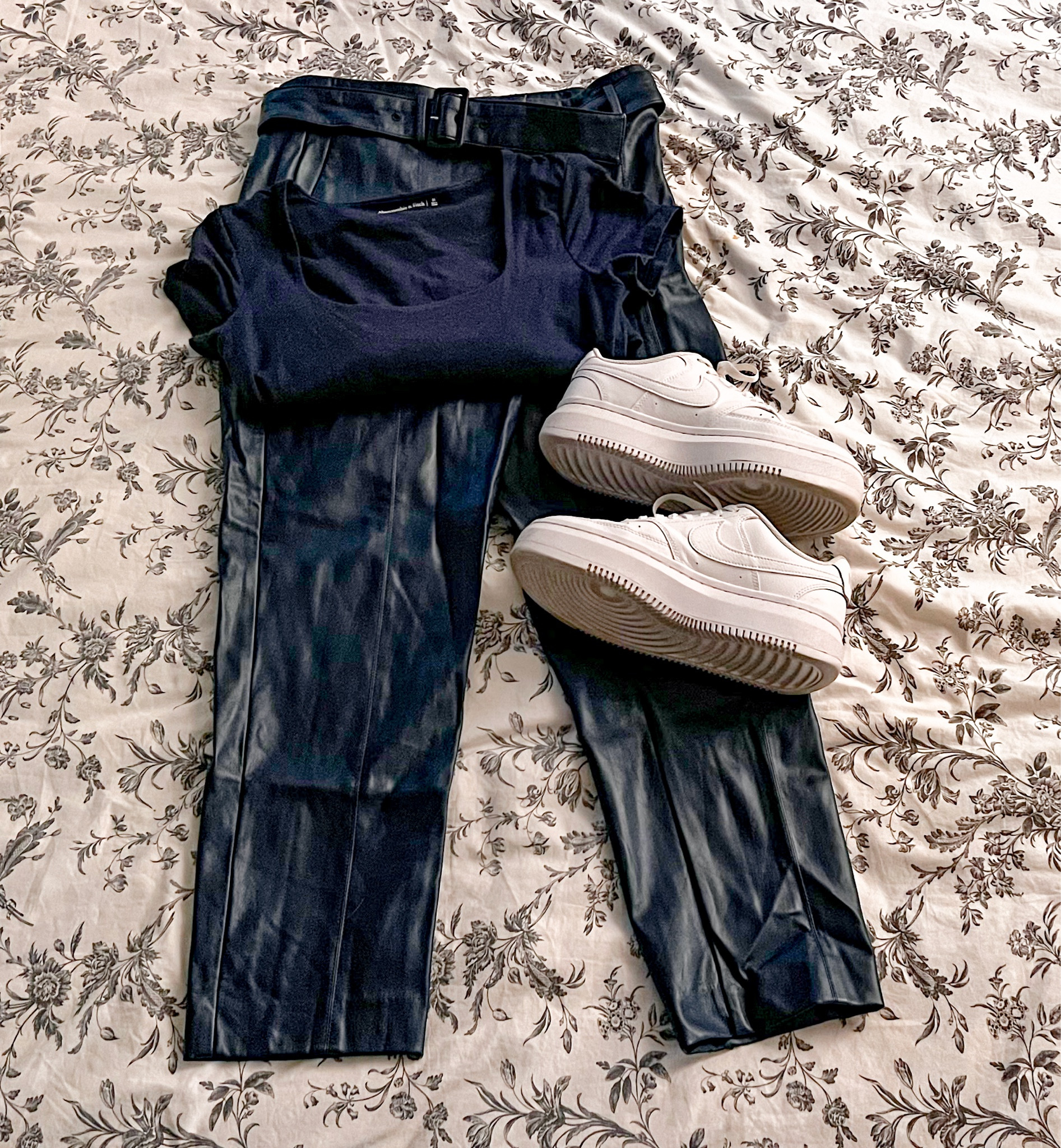 Leather pants are IN this season and let me tell you how much I love mine. They are perfect for a day to night look! 

#LTKmidsize #LTKSeasonal #LTKworkwear