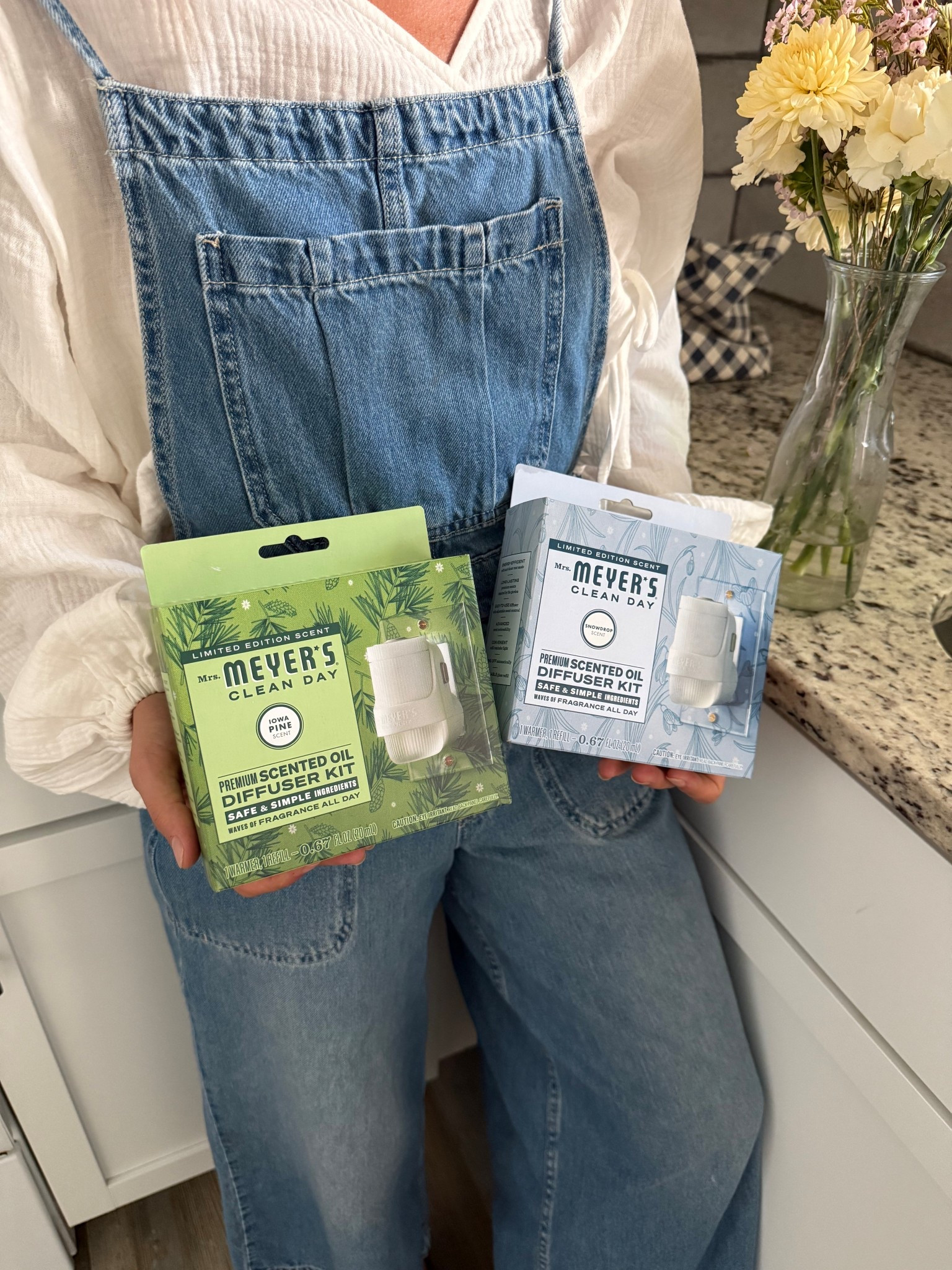 #ad The simple joy of getting to spend slow days inside doing small tasks is so sweet and @mrsmeyerscleanday’s new Premium Plug-In Scented Oil Diffuser Kit is an absolute wonder and let me tell you these are so perfect for the holidays coming up, they spark so much joy for simple days in! I love having this going while I’m cleaning the house, refreshing my flowers, doing laundry or having friends over! These diffusers are made with simple safe ingredients and no harsh chemicals which I love plus they smell like an absolute daydream! Here’s to bringing smiles to the simple tasks of the day! You can grab one of these for yourself or someone you love at your local @Target #ad #mrsmeyers #TargetPartner #Target 
