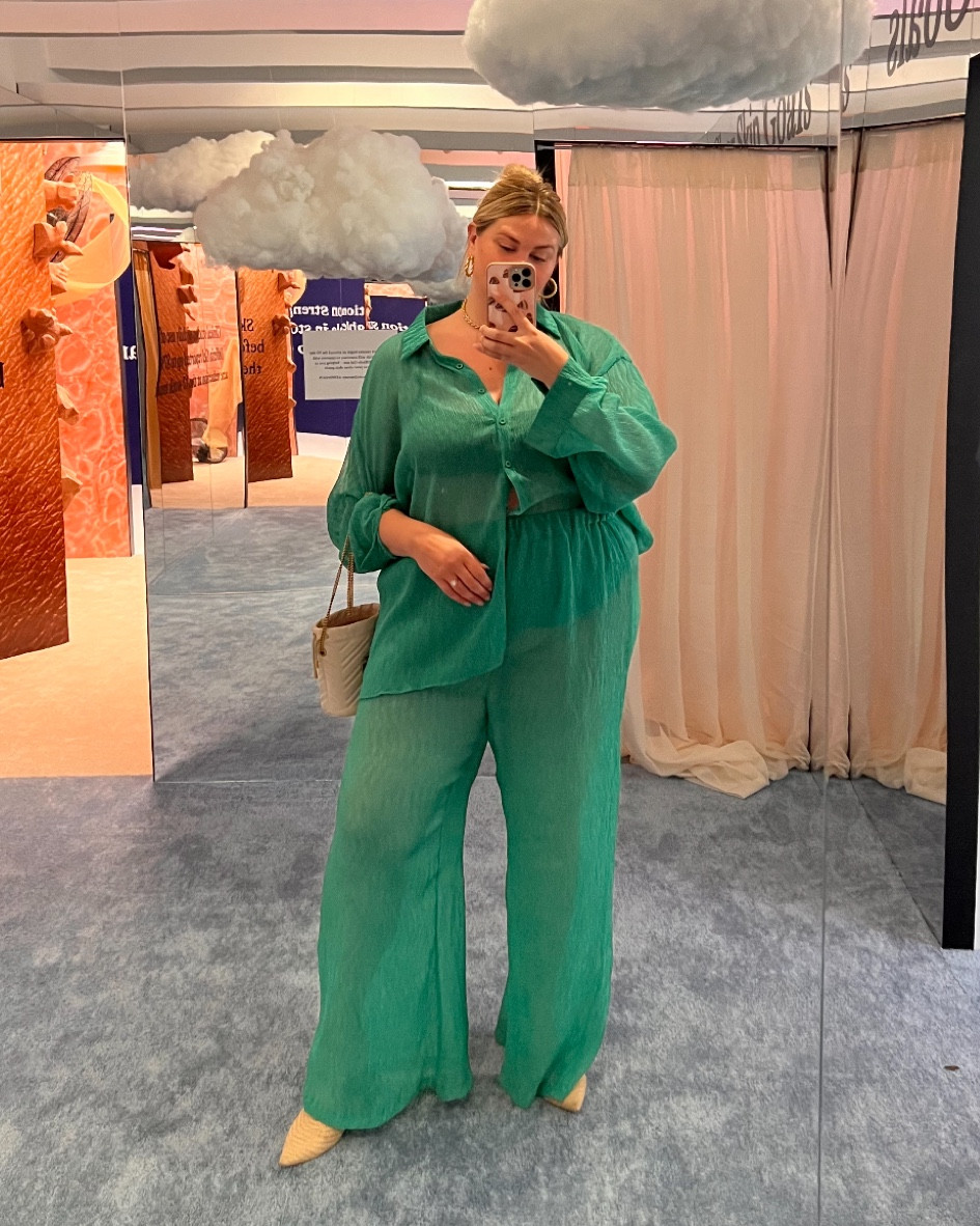 Went to the cutest tea party this weekend🍵 obsessed with this 2 piece set that is so comfy but feels so elevated!

Spring fashion | spring outfit | vacation outfit

#LTKSeasonal #LTKstyletip #LTKcurves