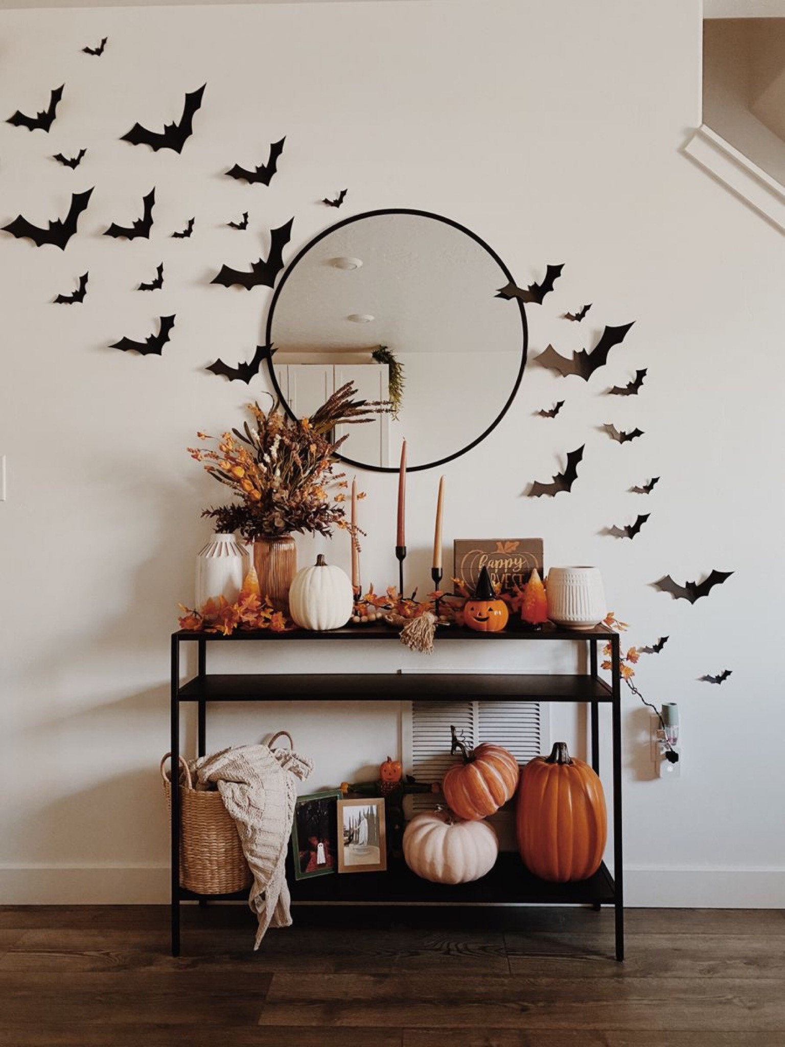 Halloween entryway ideas 🎃🦇✨👻 #halloweentabledecor #halloweenentrywaydecor #fallentrywaydecor #fallentrywayidess

#LTKSeasonal #LTKhome