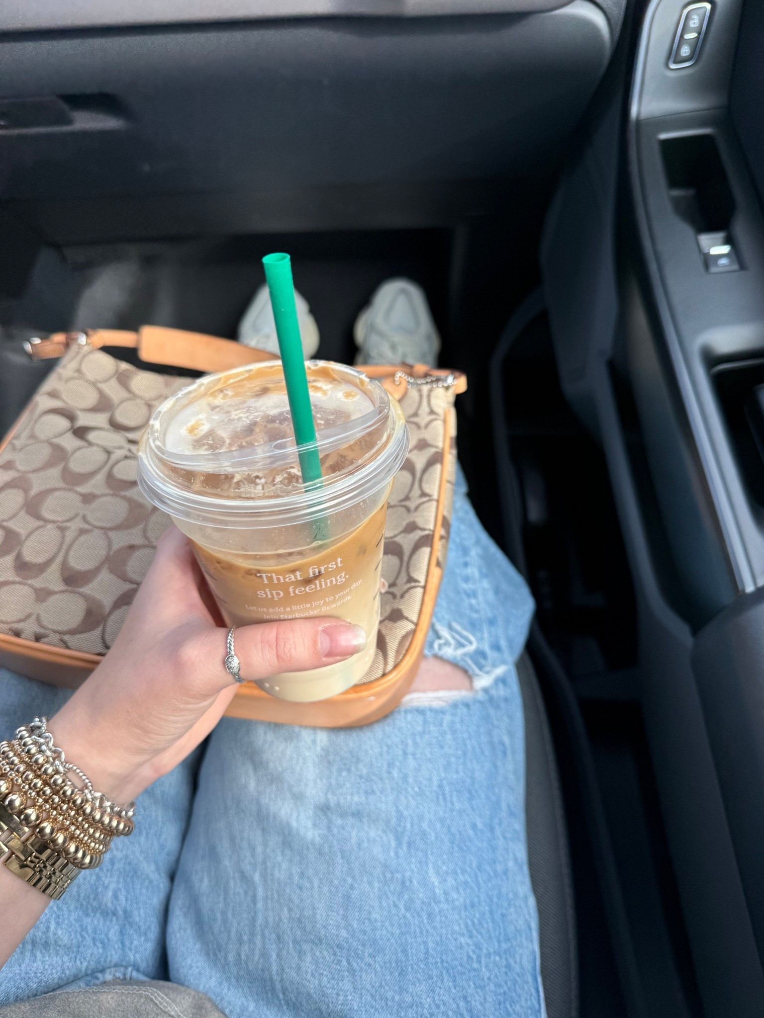 Coffee run before the Farmers Market this morning☕️🛣️🚦


#saturday #saturdayvibes #coffeerun #coffee #icedcoffee #starbucks #coach #LTKbag #vintage #9060s #newbalance

#LTKselfcare #LTKootd #LTKdayinmylife