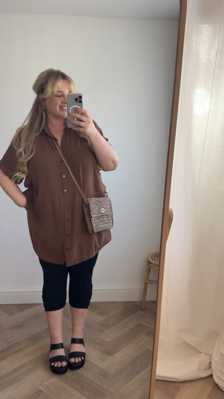 Lässiges Outfit 🖤🤎

25 % sparen bei Lascana mit dem Code: Sandra25 (gültig vom 04.06.26-05.06.26)

#plussizefashion #capri #frühlingsoutfit #curvy #lascana

#LTKdeutschland #LTKplussize #LTKsummer