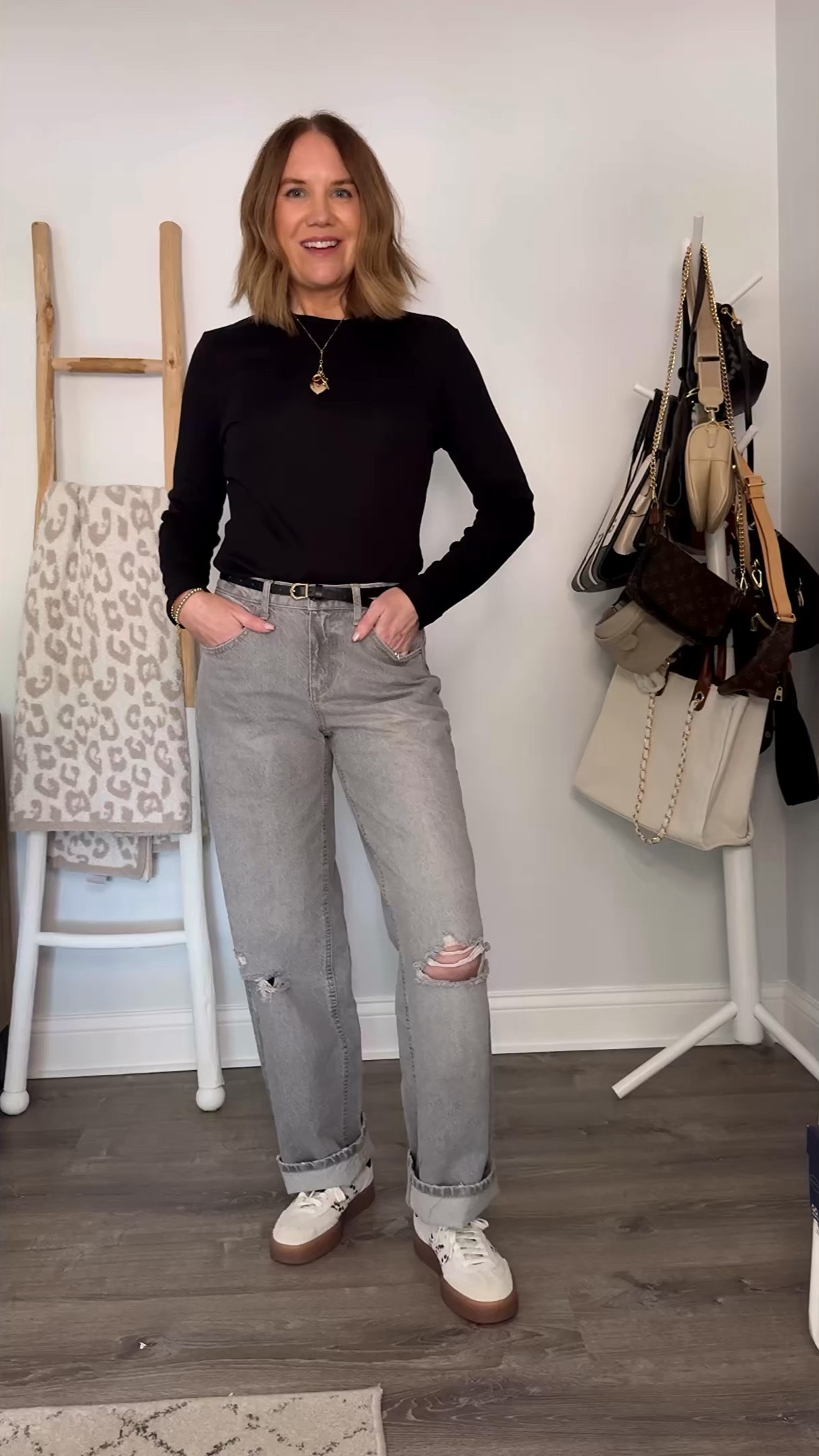 🎯ATTN SHOPPERS! @target is having a huge fall sale this week and I found some really cute things!
Grey jeans TTS
Black layering top medium 
Target haul, fall outfit, Target style, elevated casual style, what to wear, how to style, sweater dress, cargo pants, lady cardigan, grey jeans, leopard coat, faux fur, over 40 fashion, fall family photos


#LTKOver40 #LTKVideo #LTKSaleAlert