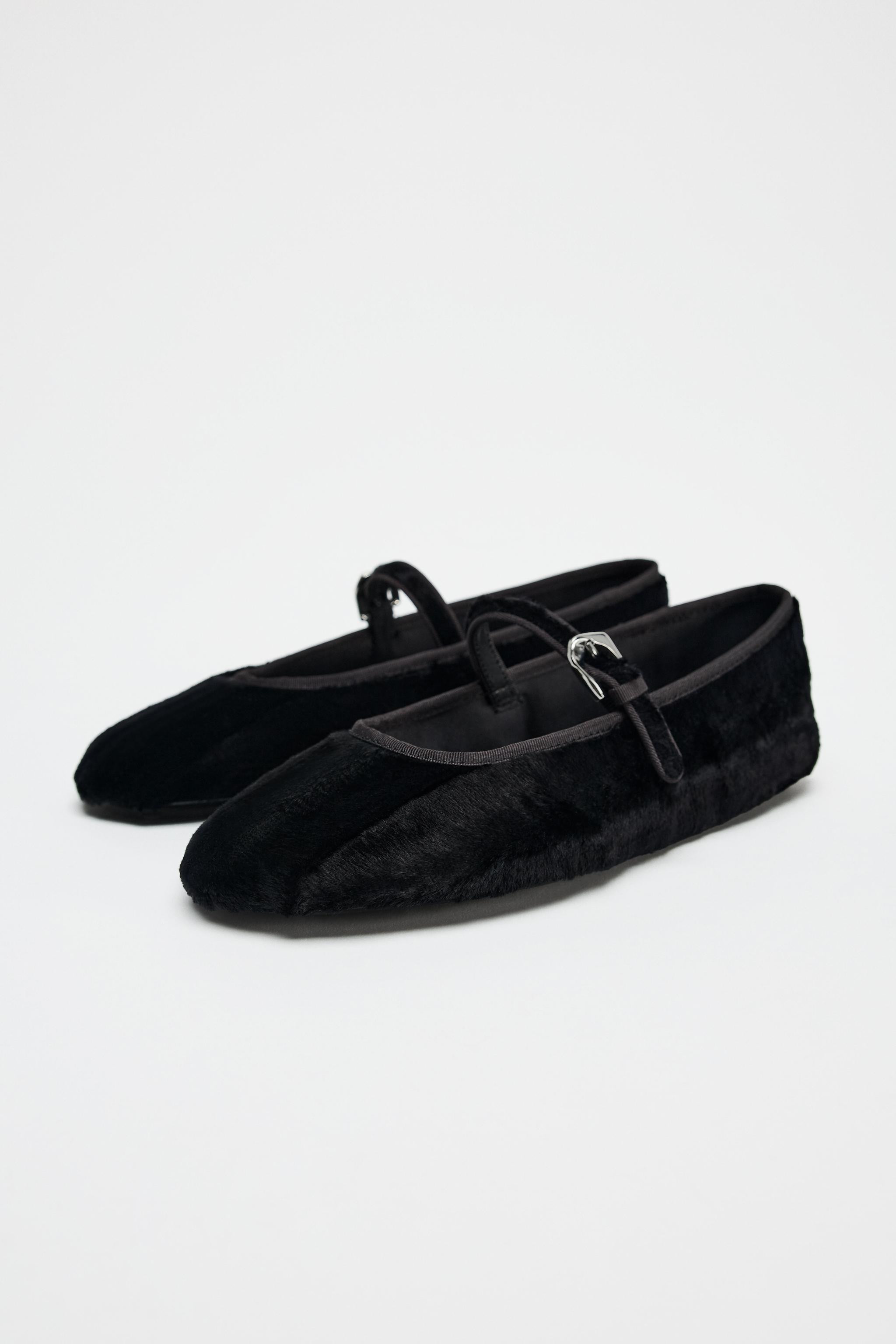 Faux fur exterior ballet flats. Strap with metal buckle at the upper. Rounded toe. Sole height: 0... | Zara US
