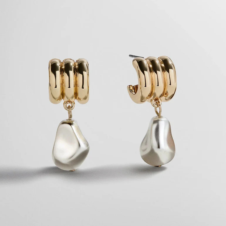 Teagan Ribbed Pearl Earrings - Gold/Pearl | BaubleBar