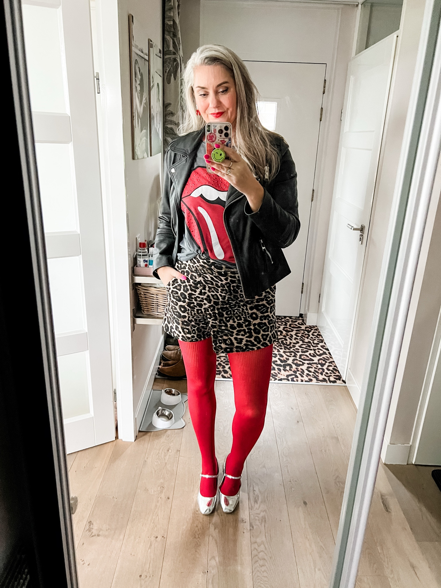 Ootd - Saturday. Leopard skort (https://most-wanted-nl.mtpc.se/5085952, xl), paired with a Rolling Stones t-shirt and a leather biker jacket (both old), deep red rib tights (Snag) and silver heeled Mary Jane shoes. 



#LTKeurope #LTKnederlands #LTKstyletip