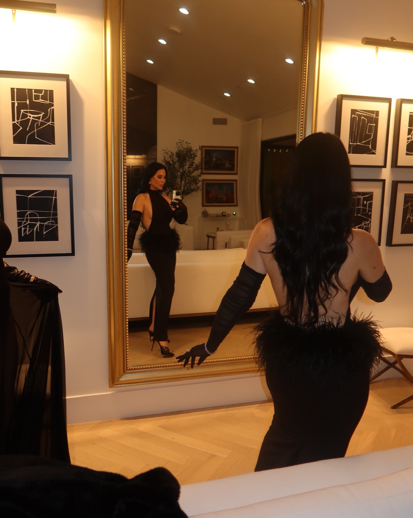 The perfect black holiday dress look! 

#blackholidaydress #blackdress #featherdress #gloves #operagloves 