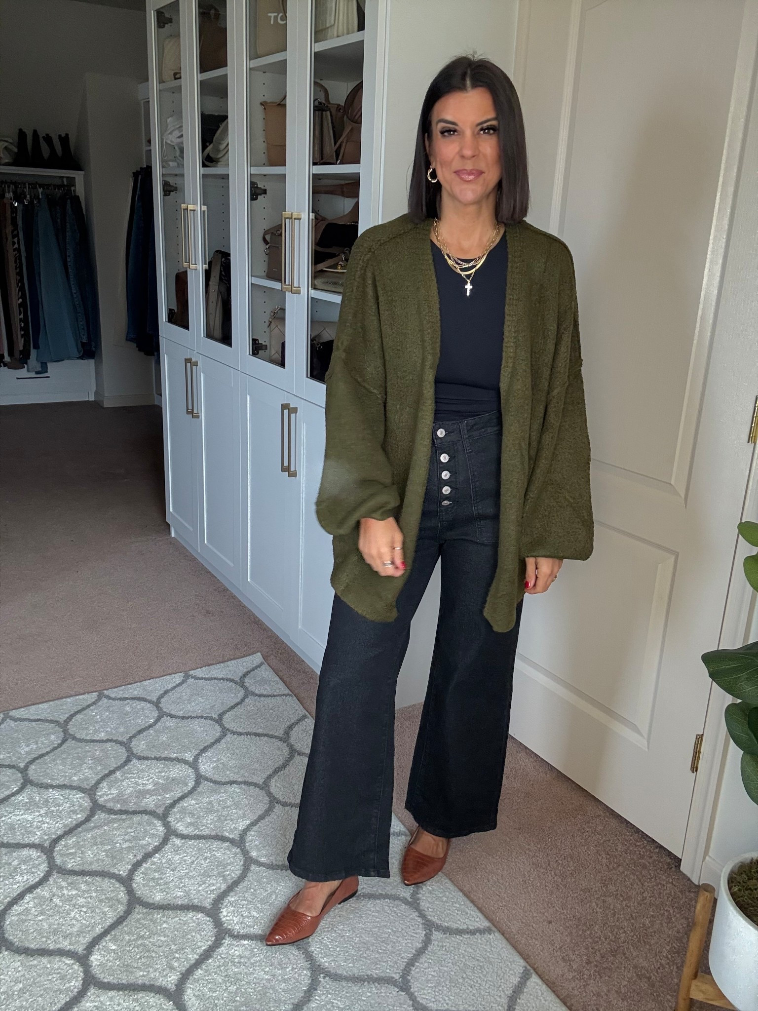 Love this oversized cardigan! Sized up 2 sizes to a large go this fit Size small in tank size 4 in jeans 

#LTKSeasonal #LTKFindsUnder100