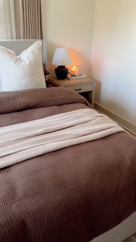 bedding reset 🤎

Bedding combo, cozy bedding, linen bedding, quince, quince bedding, cozy bedroom 