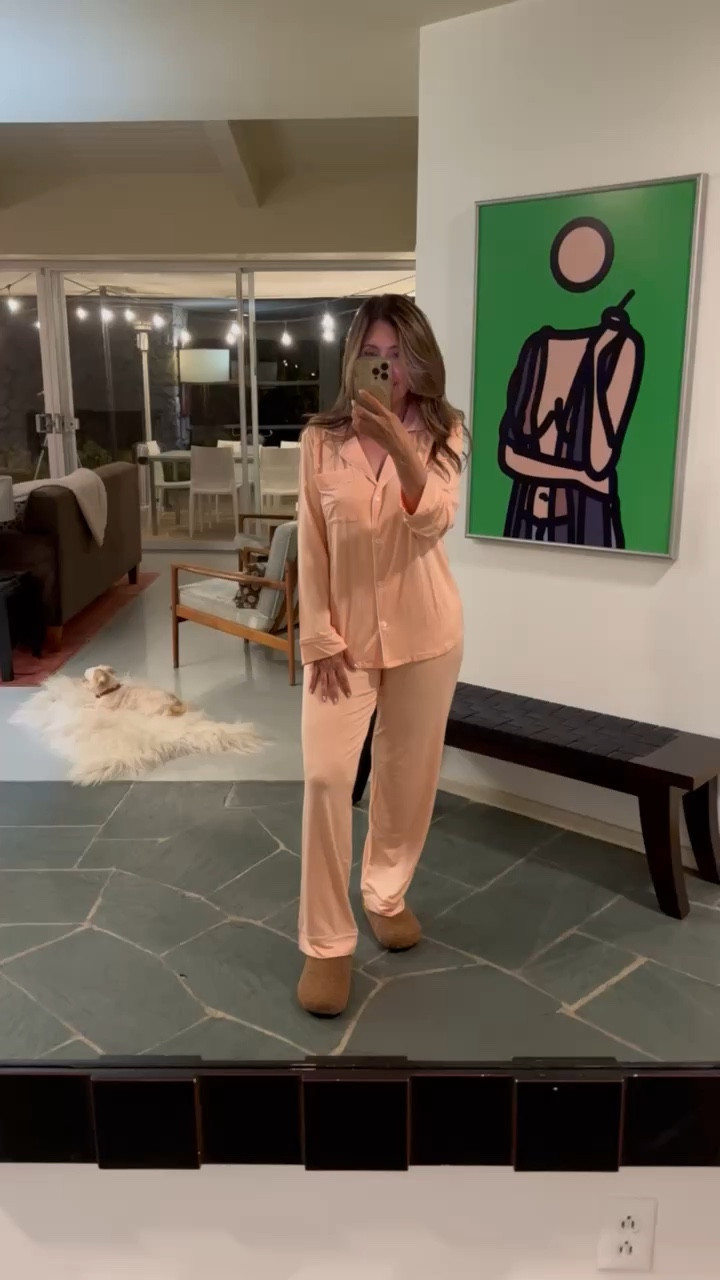 #ootn Staying in and enjoying my new #Eberjay Pajamas ✨💤☁️

These ph’s are soooo soft and comfy, I feel so luxurious lounging around the house before bed! Definitely going to sleep well 🙌

#LTKPajamas #LTKSleepWear 

#LTKover40