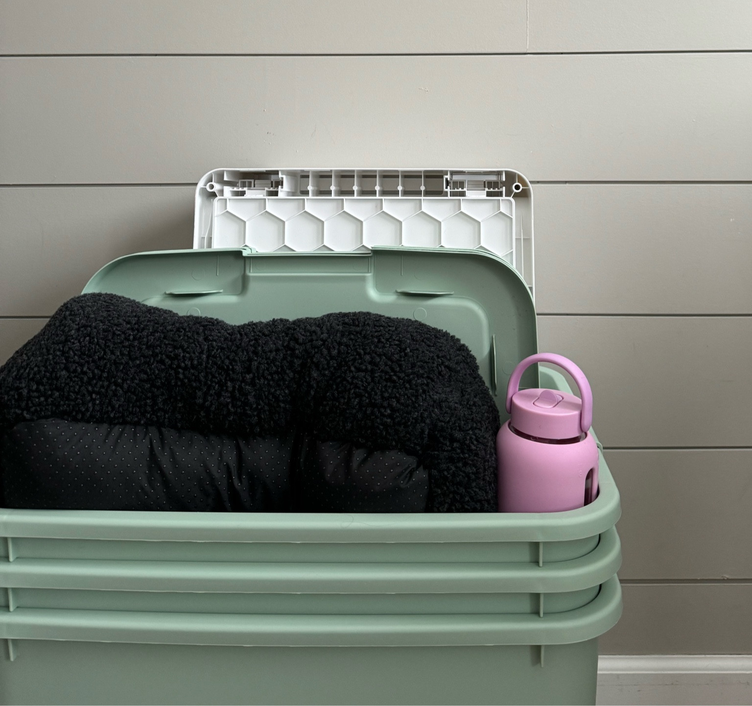 storage bins & laundry shelves! 📦🧺