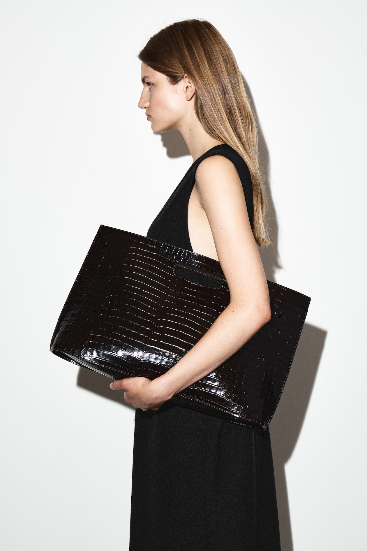 FOLIO OVERSIZED BAG - CROC-EFFECT LEATHER - BROWN | COS | COS (US)