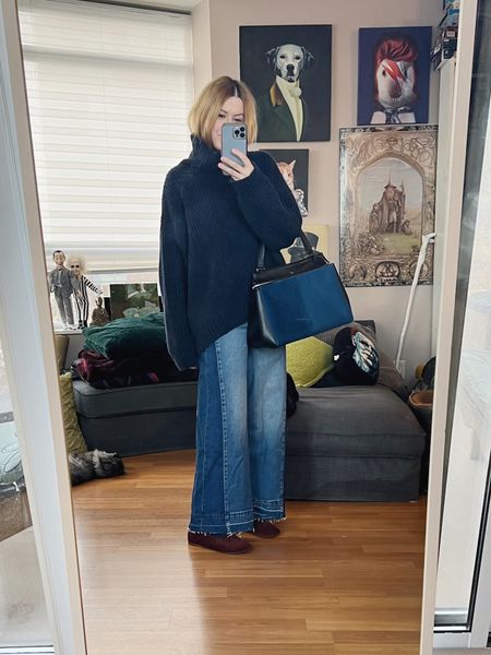 Another win from Gap. These jeans are fun and reminiscent of the ones I used to make myself in the early 00s.
Bag is secondhand  
. 
#winterlook  #torontostylist #StyleOver40 #oldceline #secondhandFind #fashionstylist #slowfashion #FashionOver40  #MumStyle #genX #genXStyle #shopSecondhand #genXInfluencer #genXblogger #secondhandDesigner #Over40Style #40PlusStyle #Stylish40


#LTKstyletip #LTKshoecrush #LTKover40