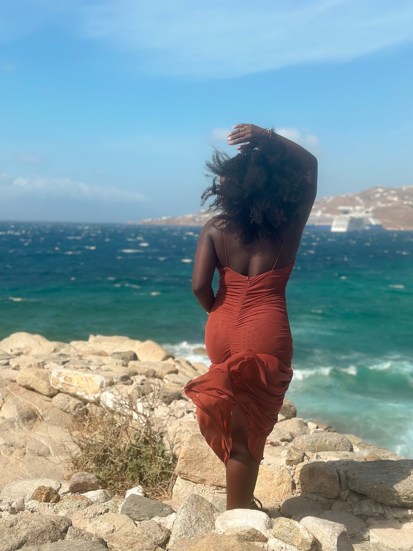 Views from the windmills.

#explorepage #mykonos #lifestyleblogger
#100degreesofmnk #beautyinfluencer
#vacationoutfit #vacationinmykonos🇬🇷