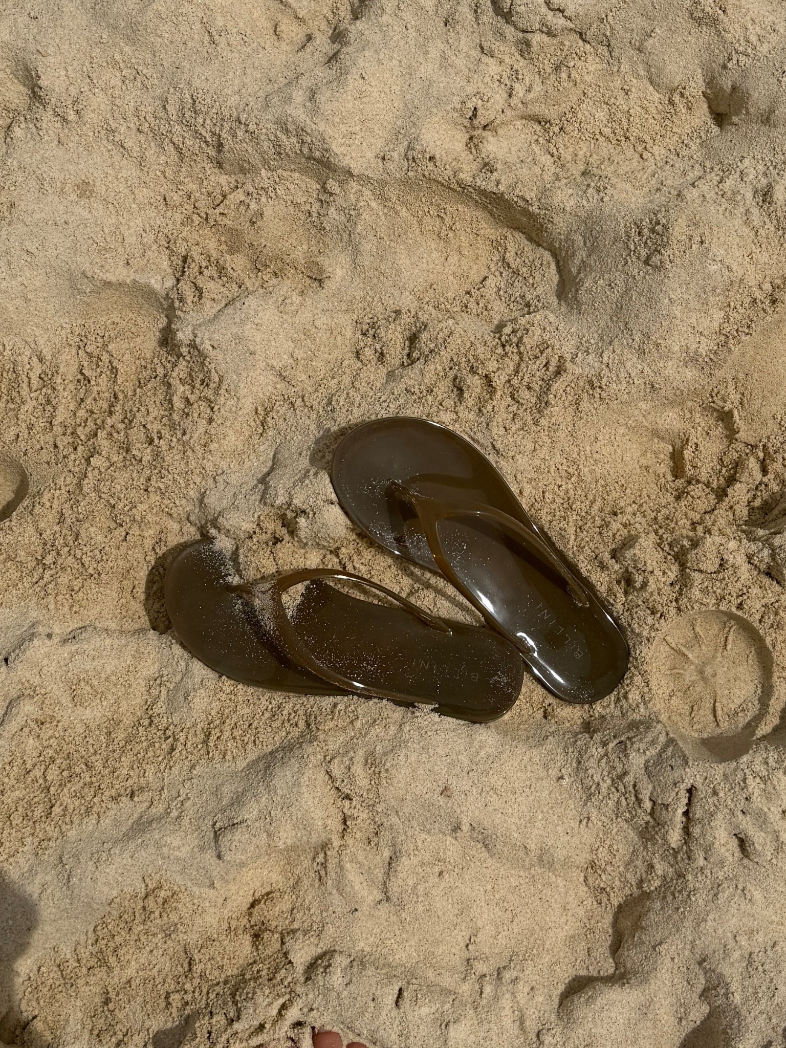 The perfect summer thing. I have these in both colours!!