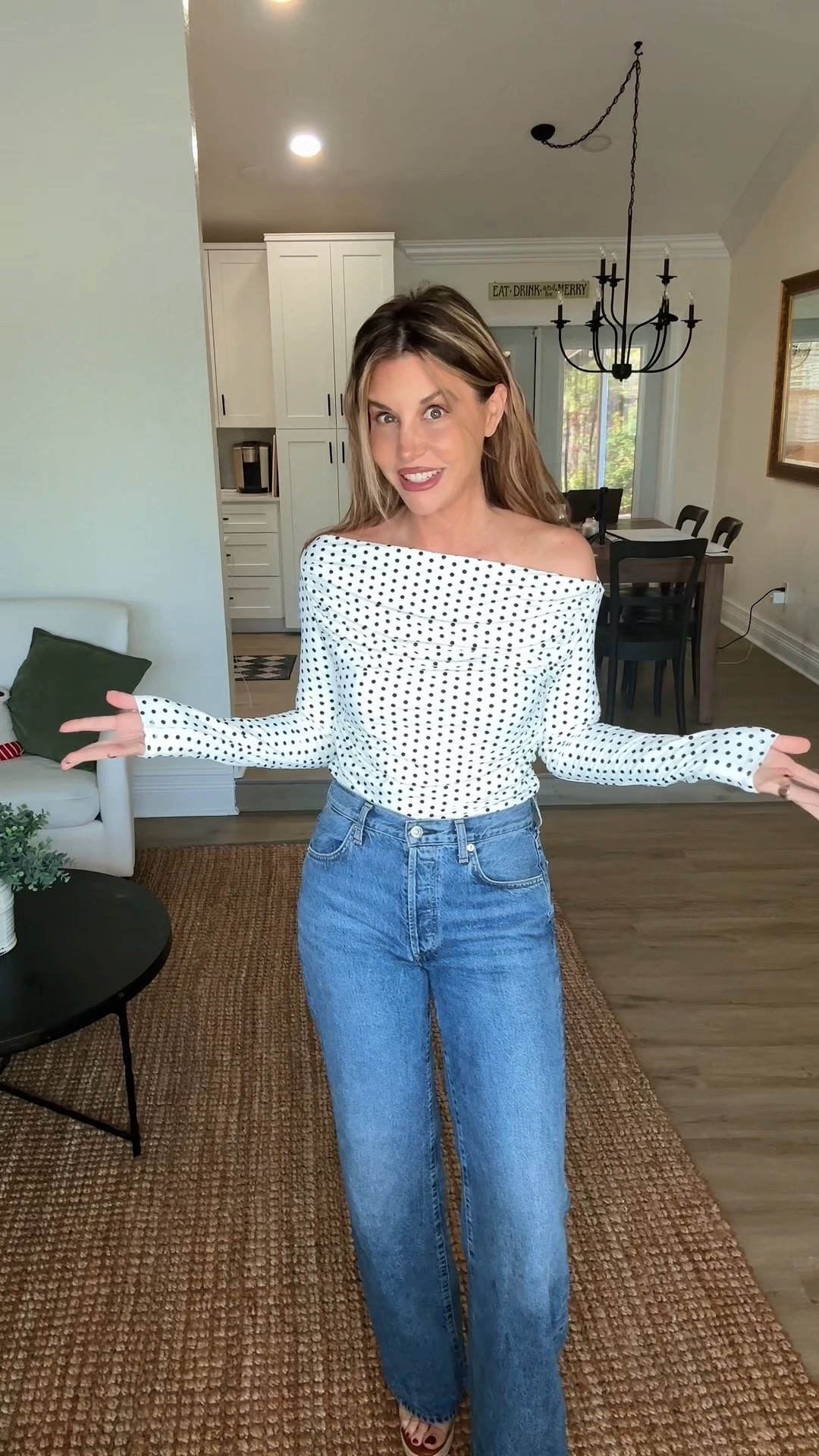 My forever capsule jeans! 👖 I’m in size 27. Wide leg perfect jeans. In the tops I’m in size medium! #widelegjeans #capsulewardrobe #perfectjeans