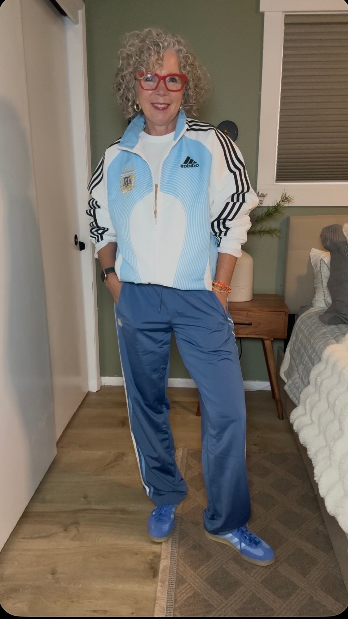 @adidas
#createdwithadidas
#adidaspartner
Comfy and oh so stylish
Medium pants
Small jacket
Tts sneakers