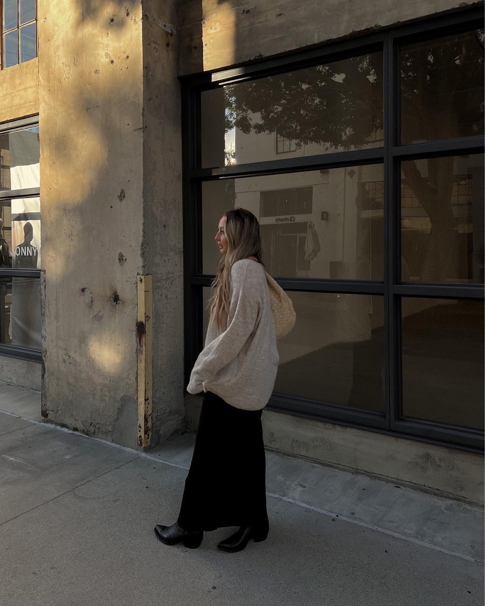 cozy winter outfit ☁️
bootbarn boots (linked similar)
Bottega bag
H&M sweater (old, linked similar)
Princess Polly maxi skirt

#LTKHoliday #LTKFind #LTKSeasonal