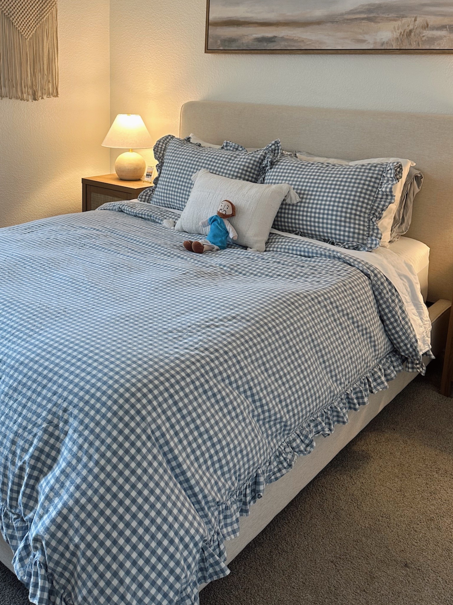 tip: for a fuller look, size down in the duvet. (my comforter underneath is a size king and my duvet is a queen!)
