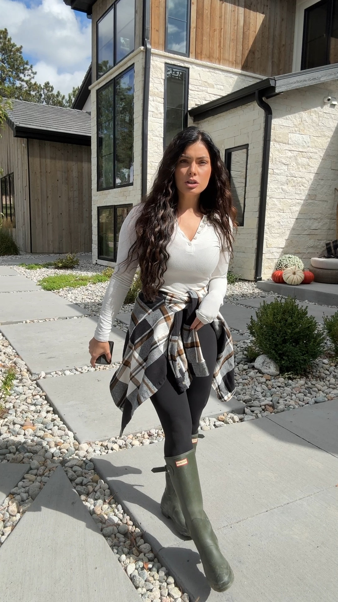 Hunter boots are so back! I’m so glad I kept this green pair. I got this top last year and it was an instant fave. Tons of colors to choose from. Linking a similar flannel.

#LTKSeasonal #LTKHome #LTKStyleTip