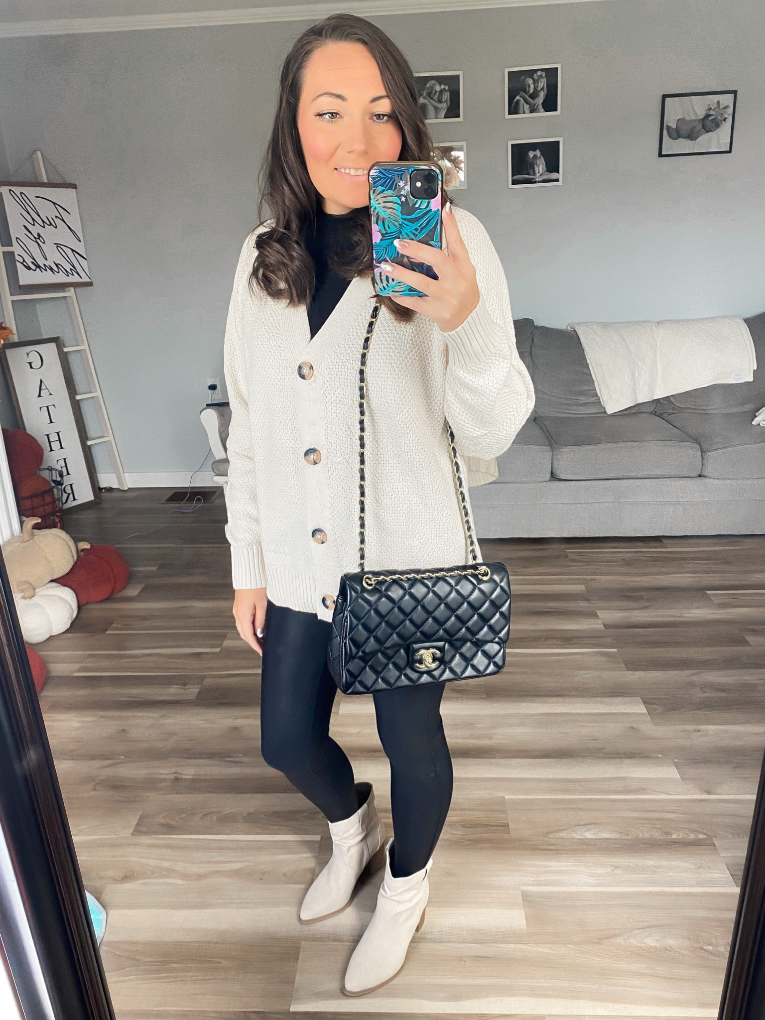 This is a more chic look. I just love how you can style these ribbed cardigan multiple different ways

#LTKSeasonal #LTKstyletip