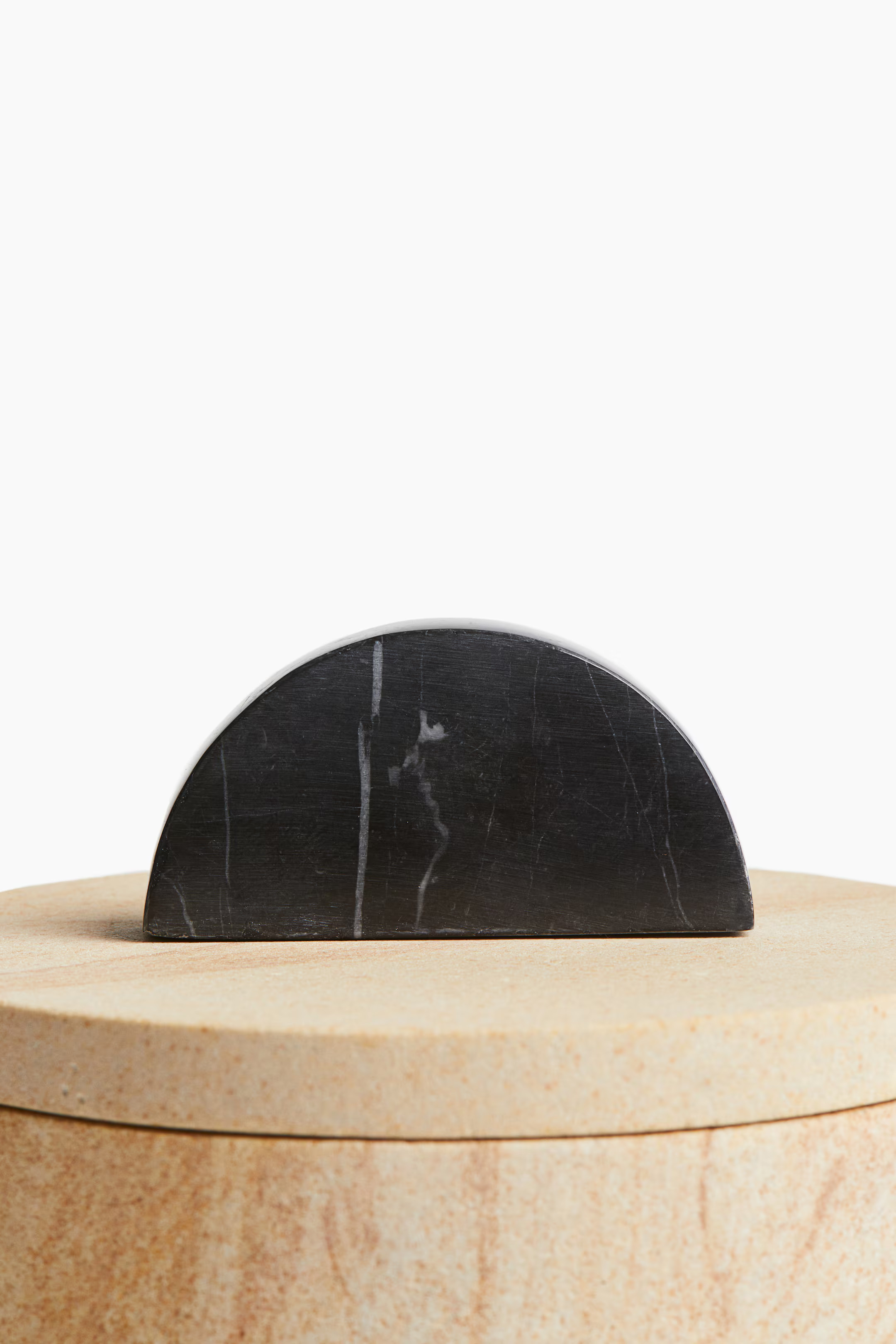 Description | H&M (US + CA)