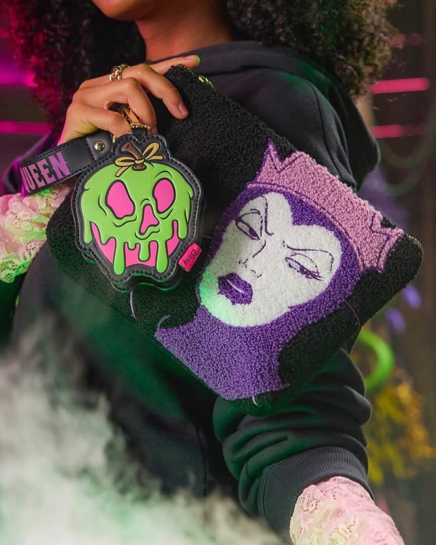The Disney Villains merch release is here! 😈
🖤🖤🖤
#disneyvillains #disneyhalloween #maleficent #headlesshorseman #evilqueen #ltkhalloween