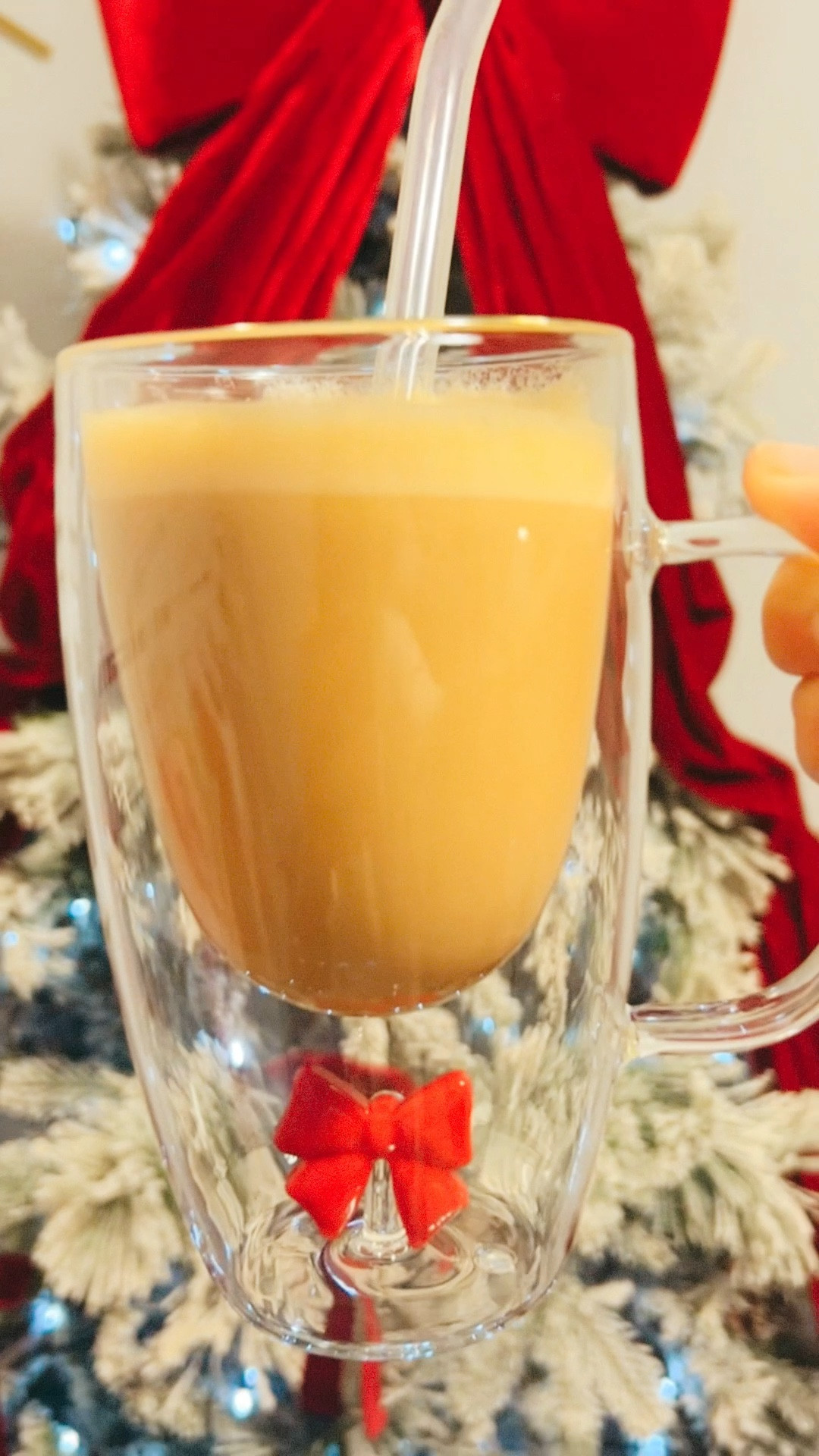 The cutest red bow coffee mug! 

#LTKHoliday #LTKmomlife #LTKSeasonal #LTKGiftGuide #LTKHome #LTKSaleAlert