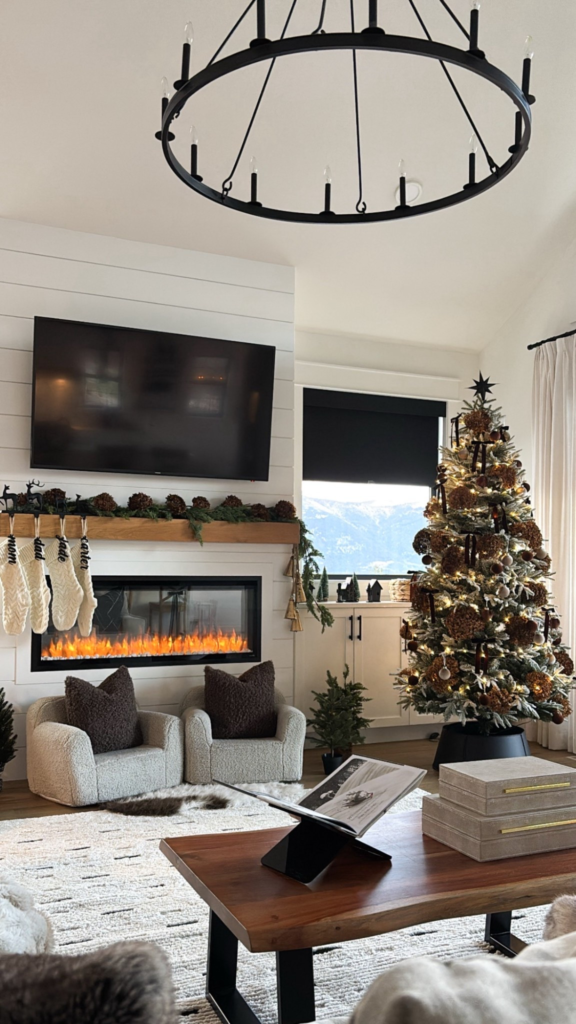 H O L I D A Y / I think a Chocolate Christmas is my favorite one of all 🤎🌲

Christmas Tree Decor | Amazon Canada | Dark Brown | Beige | Black | Green

#LTKholiday #LTKcanada #LTKhome