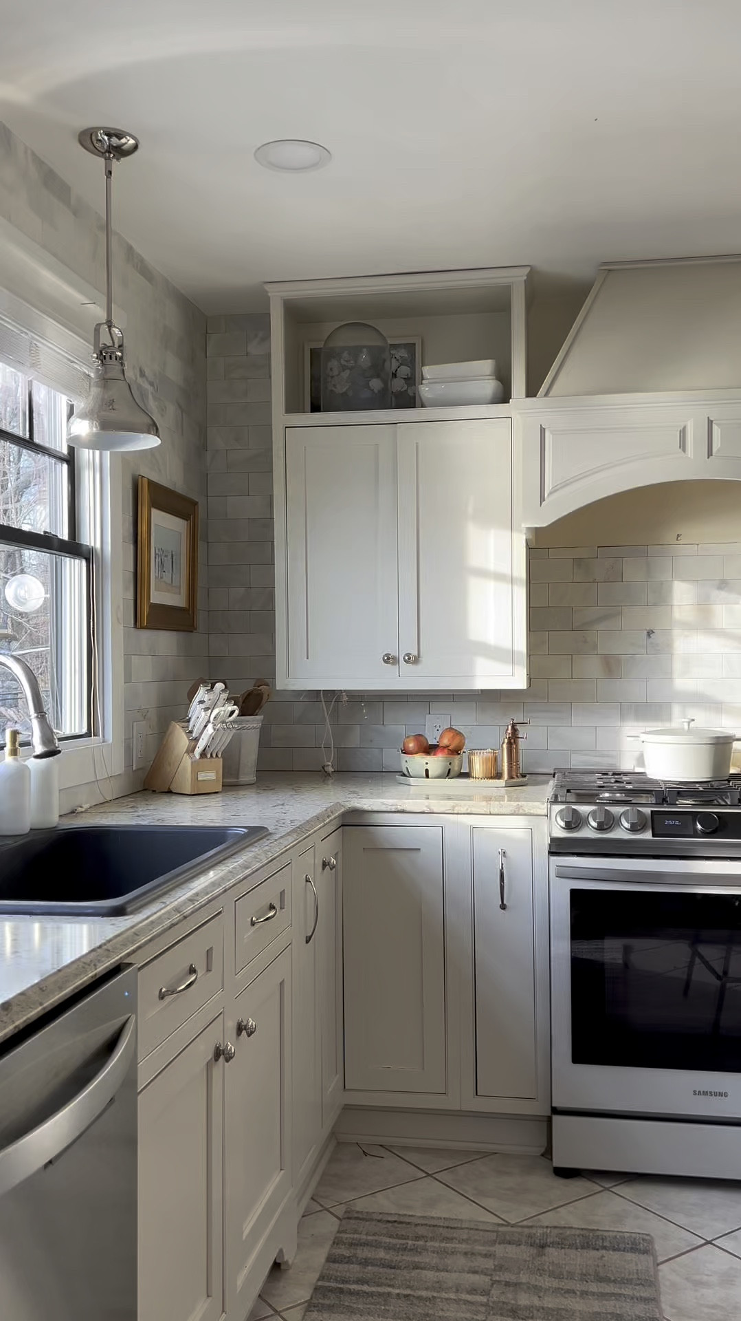 One tray, styled three ways. 💡 This light green ceramic tray is as functional as it is beautiful—and so easy to clean!

1️⃣ Next to the stove: Perfect for salt & pepper shakers, a fruit bowl, and a cozy candle.
2️⃣ Coffee bar vibes: Styled with a canister of coffee grounds, a seasonal mug, spoons, and (of course) the candle. ☕
3️⃣ By the sink: Soap dispensers, a scrub brush, and a touch of candlelight to keep things pretty and practical.

Which setup is your favorite? I love a good decor piece that works hard all around the house! 💚

#HomeStyling #DecorTips #FunctionalDecor #StyledSpaces