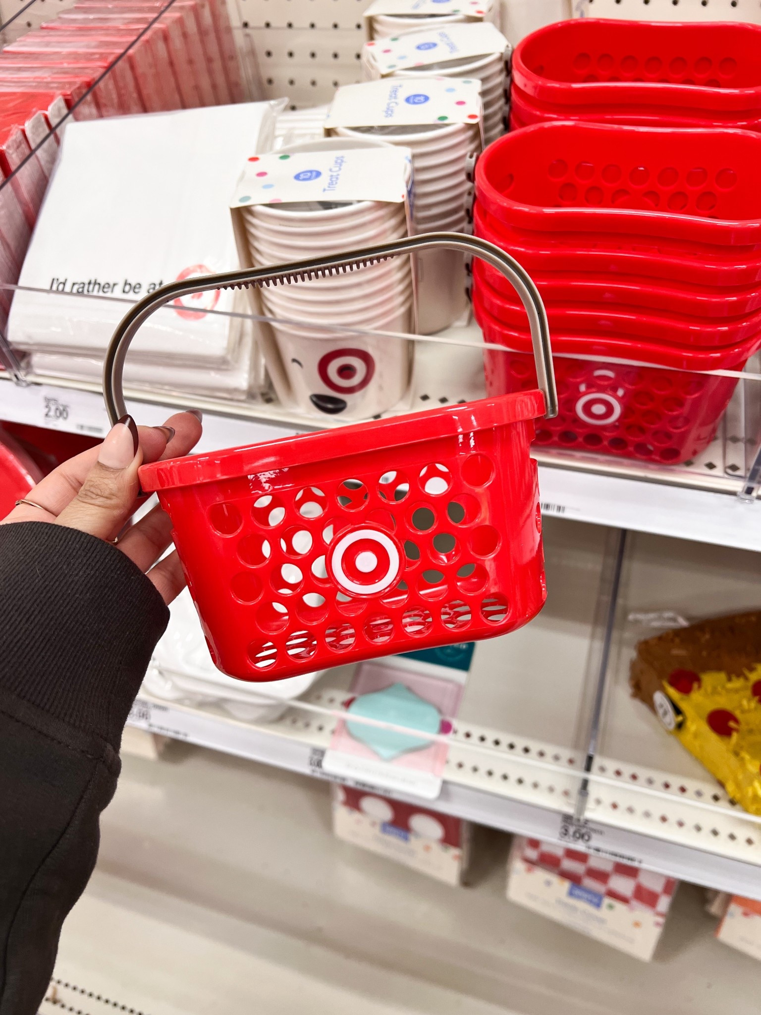 Mini Target basket 

Target finds, Target style, Target party #LTKParties #LTKFamily

#LTKHome