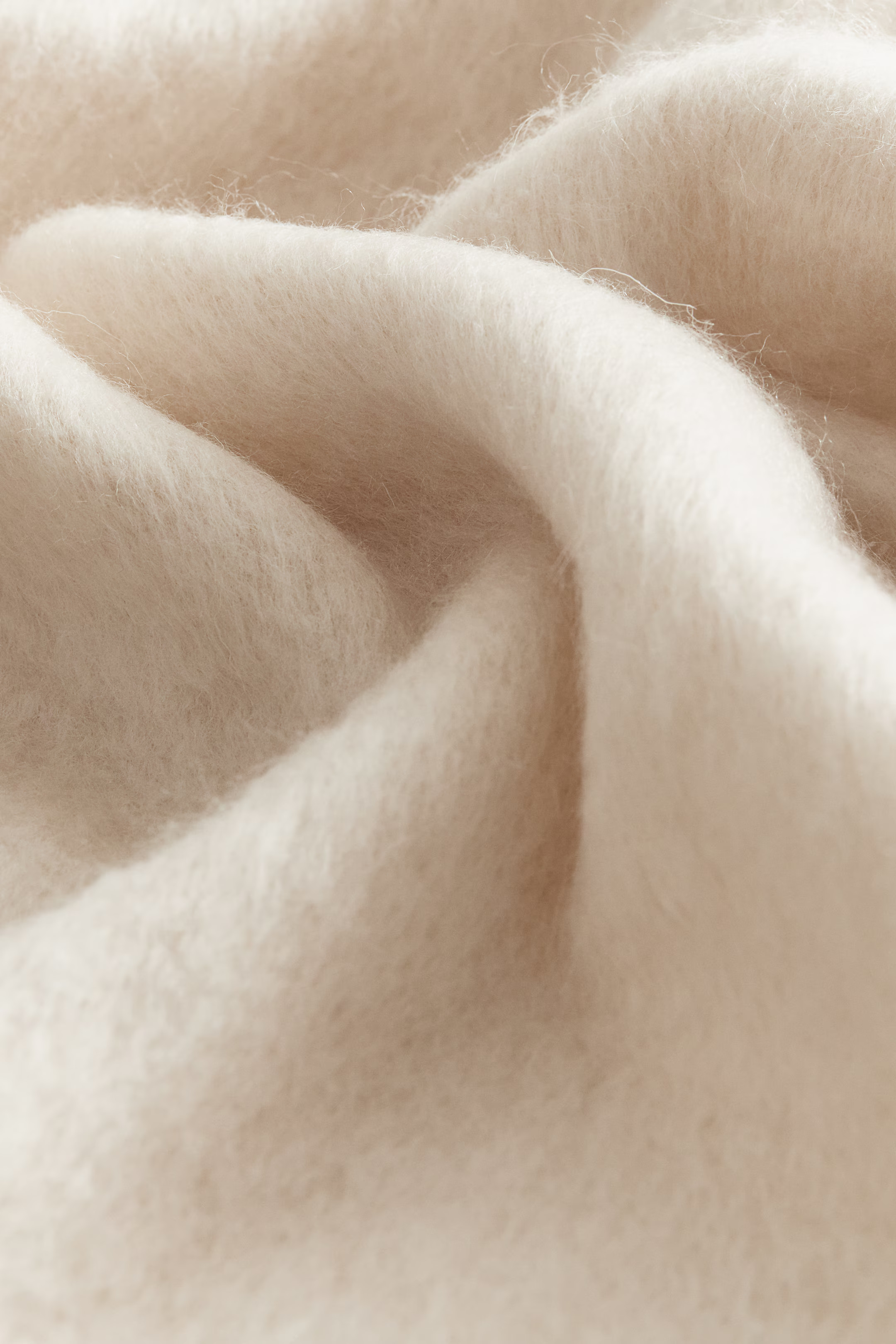 Fringed blanket | H&M (UK, MY, IN, SG, PH, TW, HK)