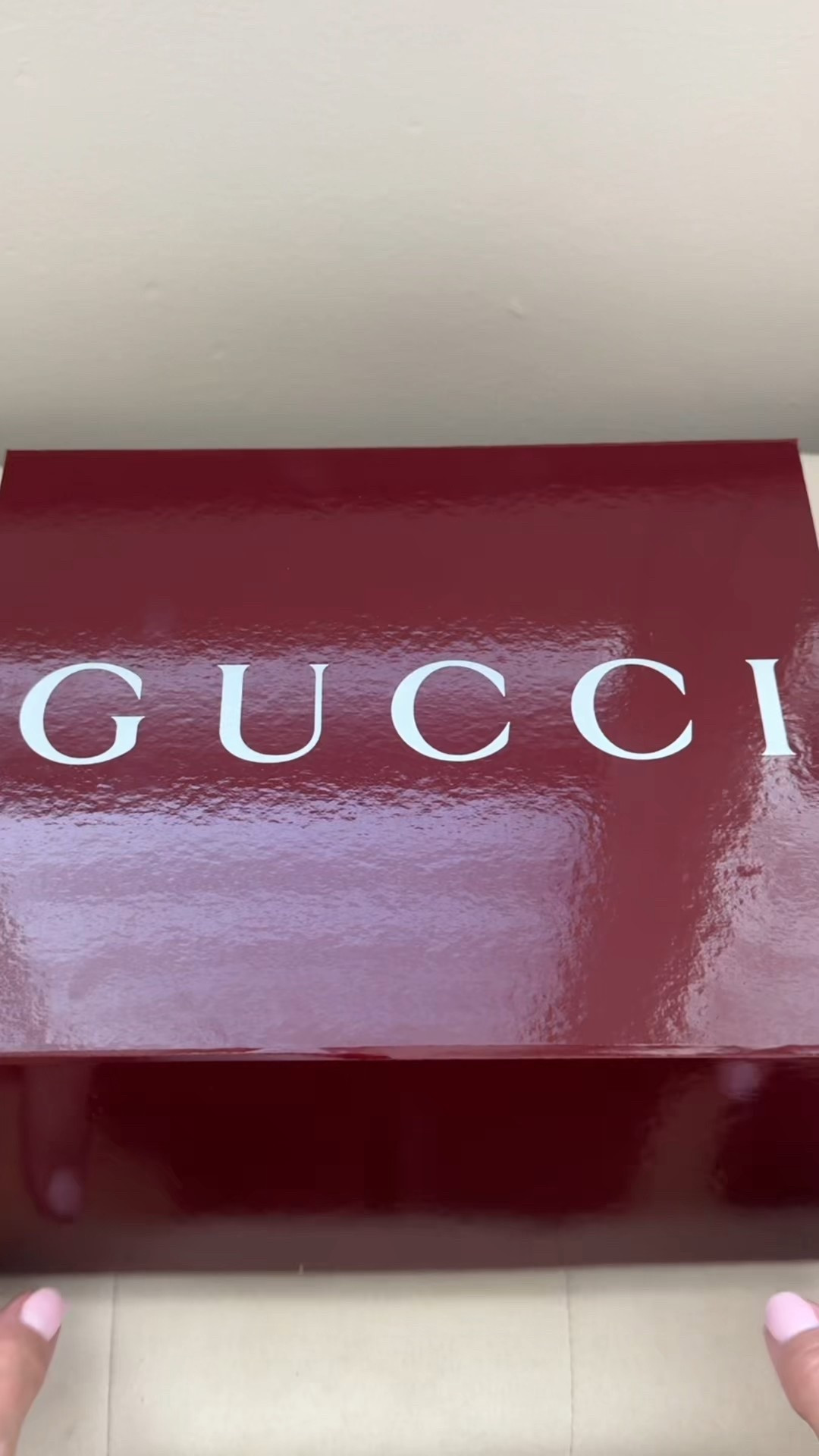 Gucci unboxing 

#LTKGiftGuide #LTKHoliday #LTKdayinmylife