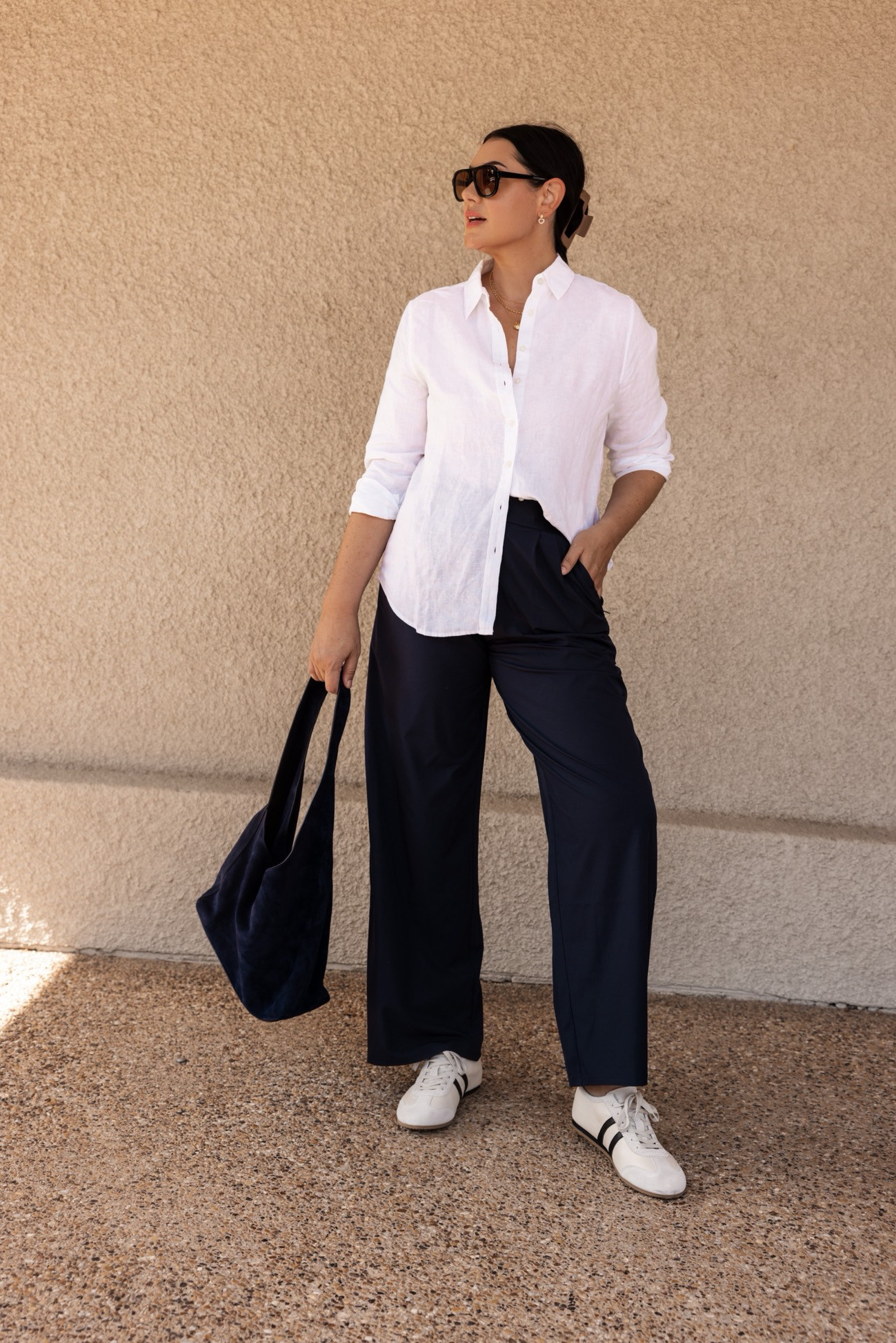  I love mixing fabrics and pairing this crisp linen top with these flowy activewear pants worked perfectly. (I love when conceptual outfits work out in real life!) I am in the large of the top, nice relaxed fit and a large in the pants. I find them to run true to size, these fit me a touch big but i like the extra length for me. @quince #quincepartner  

 