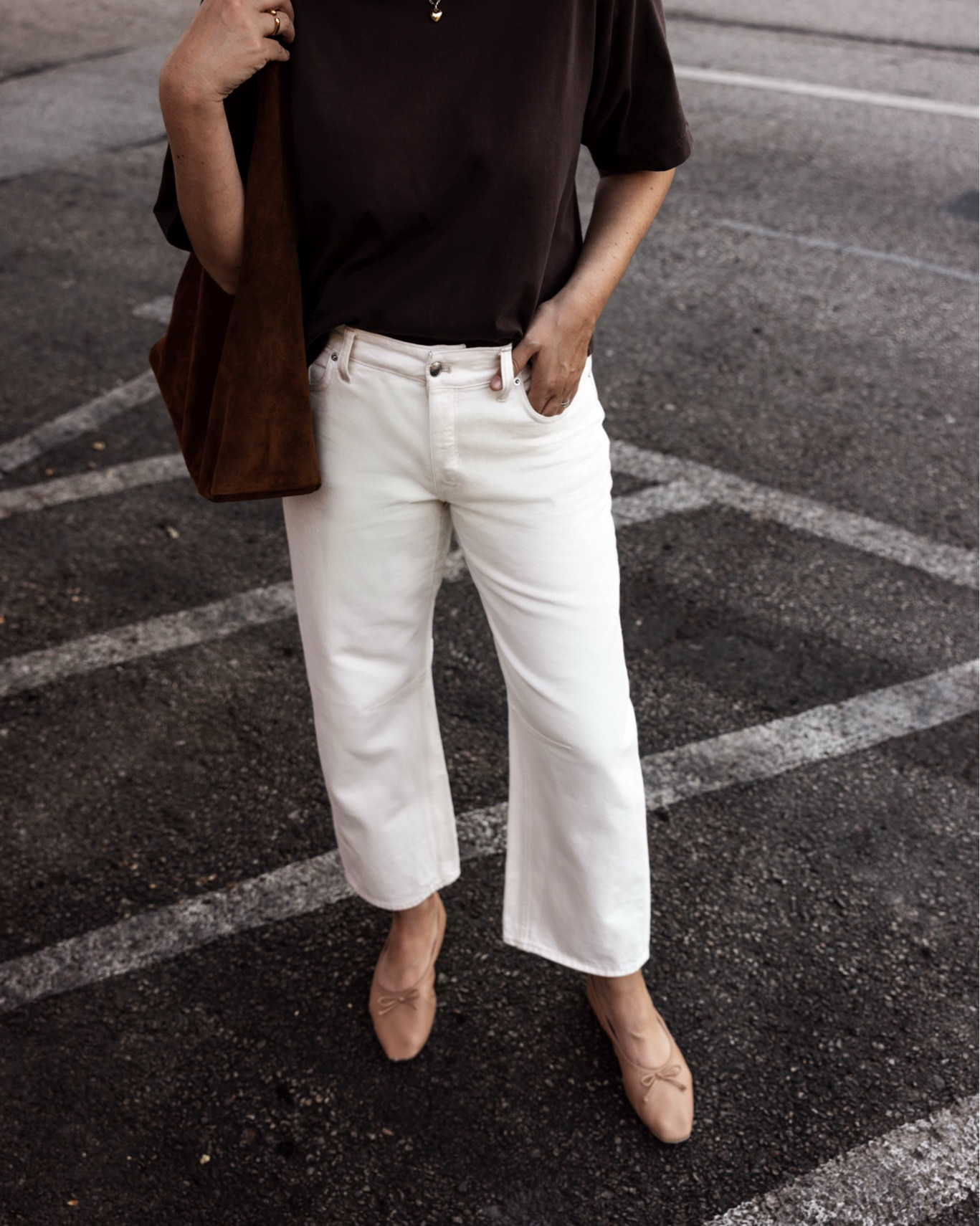 Two of my favorite pieces from @Madewell rn! I’m in the medium of the tee - generous and boxy fit.

I’m in the 30 regular length of the jeans, loose fit. Size down if in between.