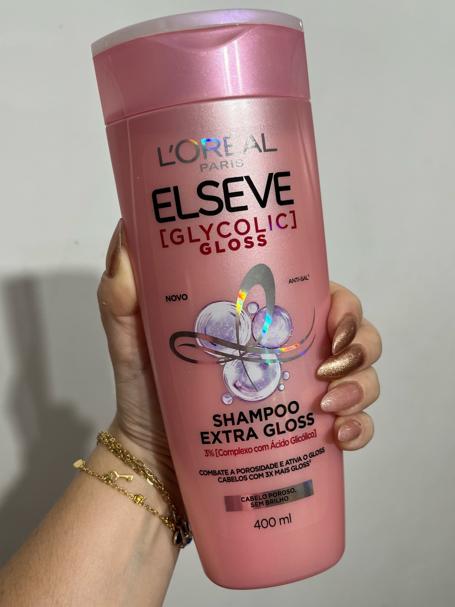 Comprei o shampoo queridinho do momento: Elseve Glycolic Gloss!

Na fórmula de Glycolic Gloss, o ácido glicólico, tem uma ação dupla nos fios: pelo seu tamanho, consegue penetrar a fibra capilar combatendo a porosidade, e pelo seu ph ácido, tratando o cabelo de dentro para fora, sela as cutículas melhorando a qualidade e trazendo brilho para o seu cabelo.

A linha conta com Shampoo, Condicionador, Máscara de tratamento,  Acidificante, Sérum e Creme de Pentear.

E você, já usou algum desses lançamentos que são o hype do momento?

#LTKstyletip #LTKbrasil #LTKbeauty